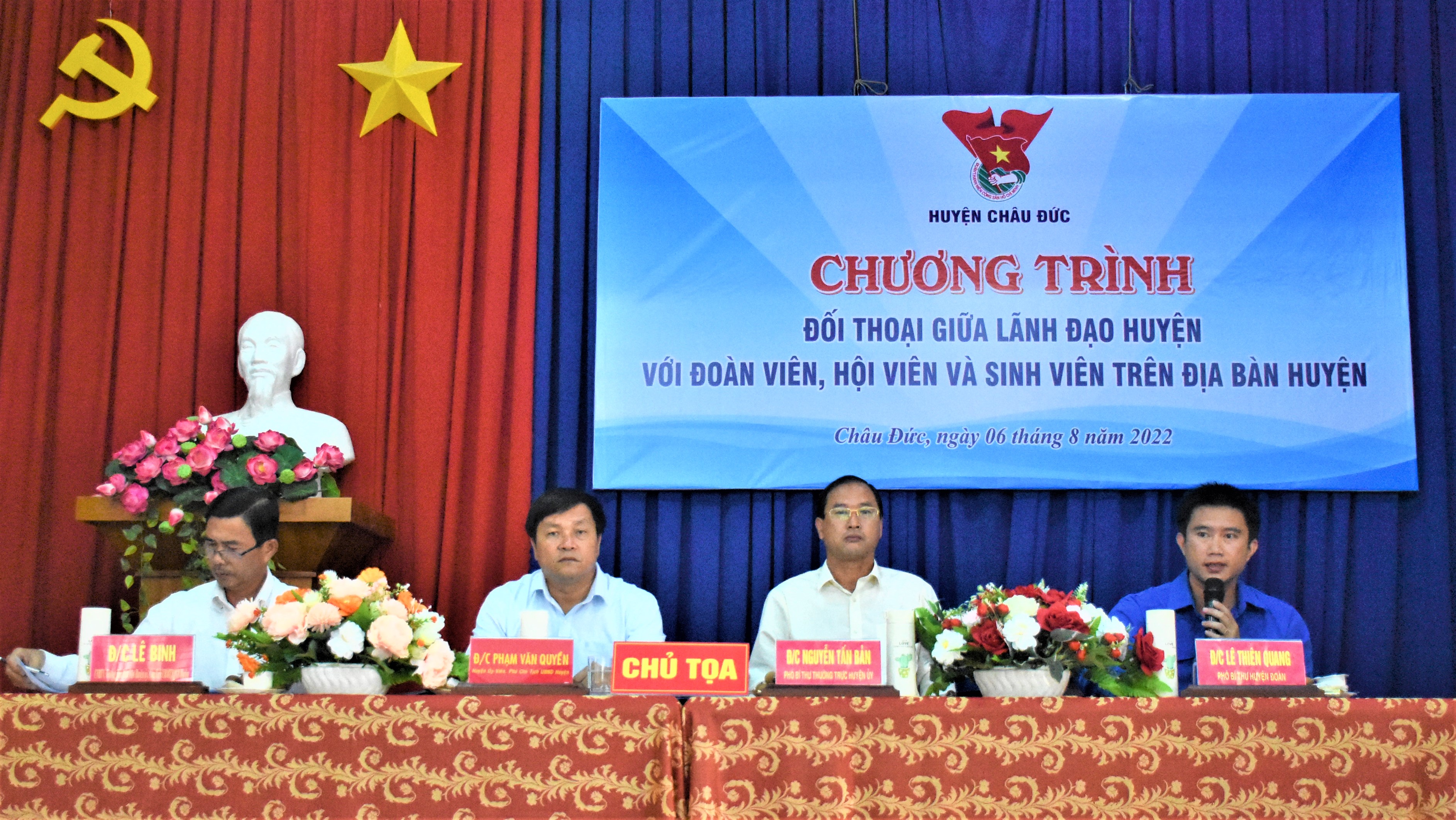 Lãnh đạo huyện Châu Đức tham gia buổi đối thoại do Huyện Đoàn Châu Đức tổ chức.