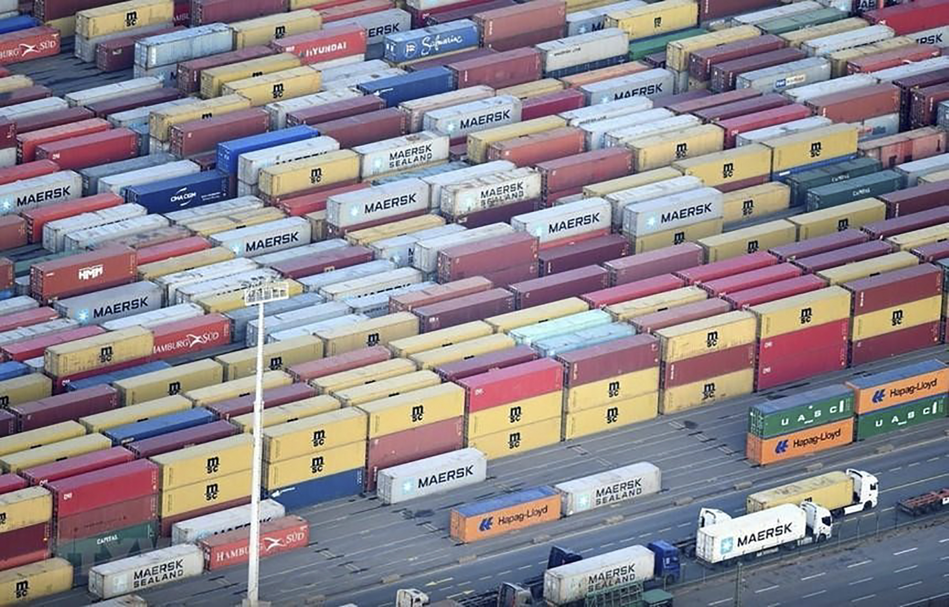 Hàng hóa tại cảng container ở Hamburg (Đức).