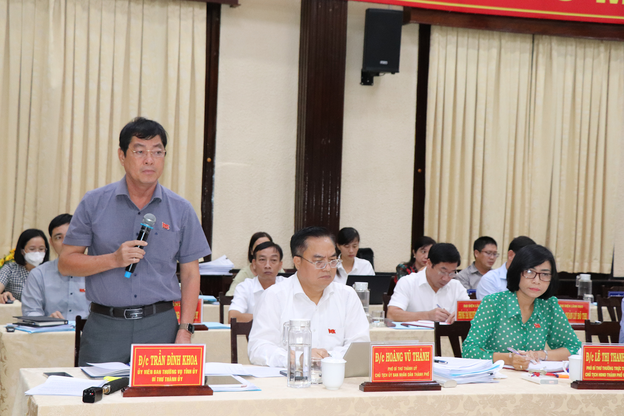 Bí thư Thành ủy Vũng Tàu trình bày những khó khăn về đầu tư công trên địa bàn thành phố.