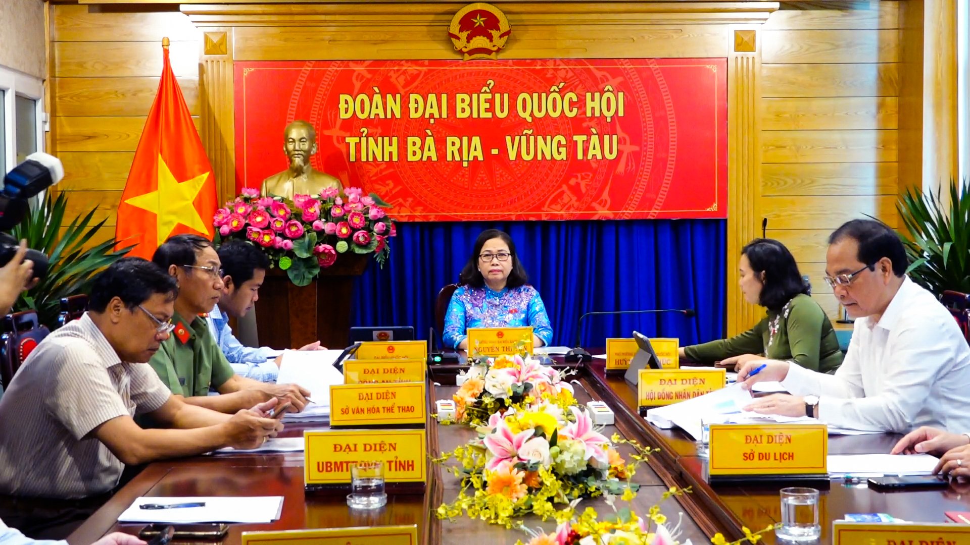 Các đại biểu tỉnh Bà Rịa - Vũng Tàu dự phiên họp bằng hình thức trực tuyến.