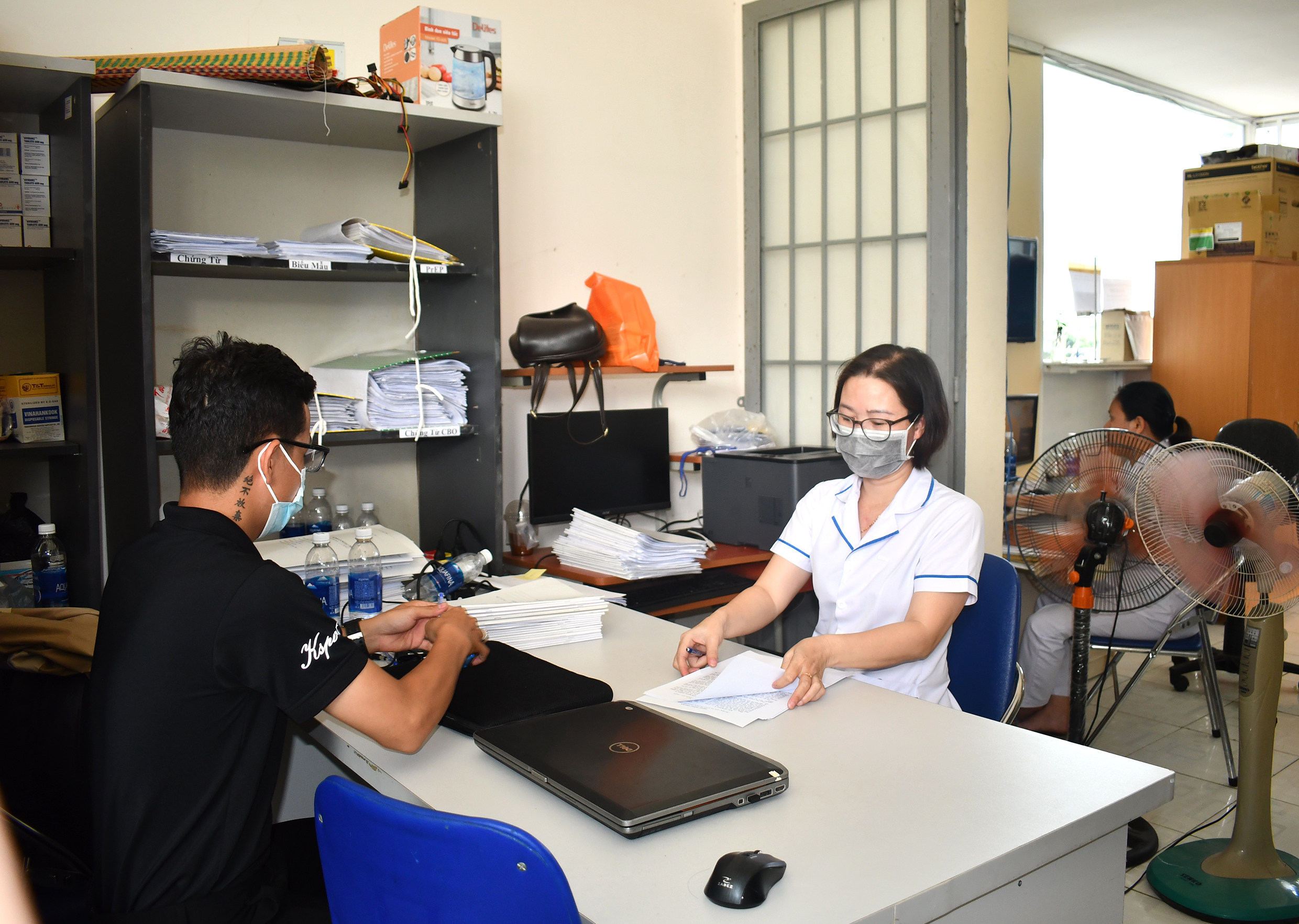 Khách hàng được tư vấn xét nghiệm HIV tại Trung tâm Y tế TX. Phú Mỹ.