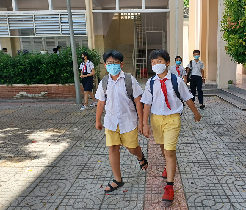HS TP. Vũng Tàu dự tuyển lớp 6 nguồn ra về sau khi hoàn thành bài khảo sát đánh giá năng lực. Ảnh: VÂN ANH