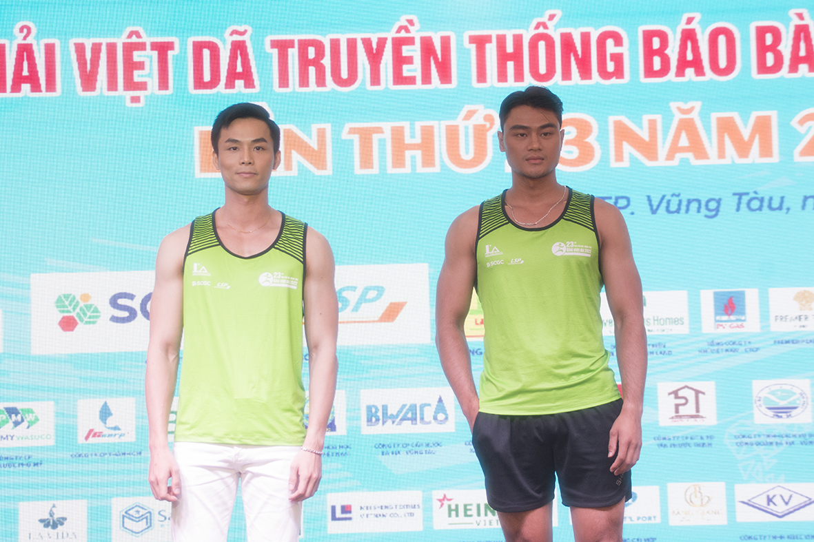 Áo đấu hệ đội tuyển.