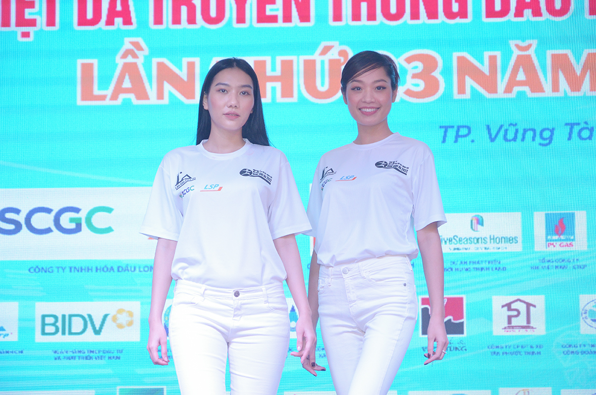Áo dành cho VĐV chạy đồng hành.