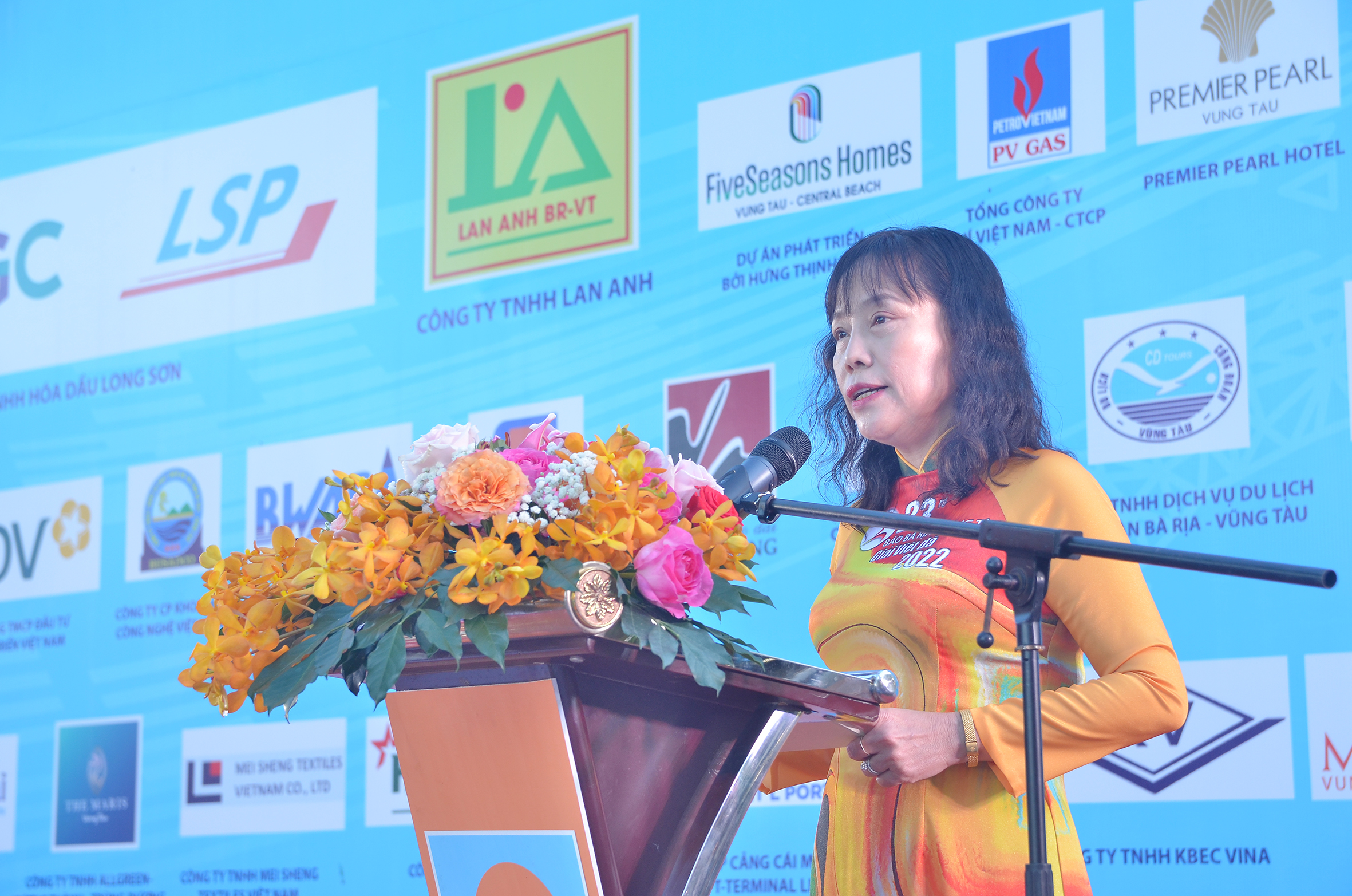 Bà Đỗ Nguyễn Hoàng Dung, Quyền Tổng Biên tập Báo Bà Rịa-Vũng Tàu, Trưởng Ban tổ chức giải phát biểu khai mạc.