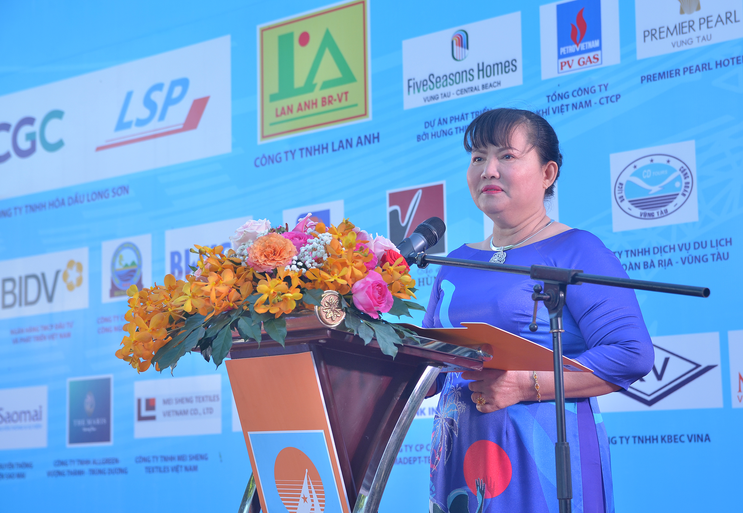 Bà Nguyễn Nam Phương, Chủ tịch hội đồng thành viên, Tổng giám đốc Công ty TNHH Lan Anh phát biểu tại lễ khai mạc.