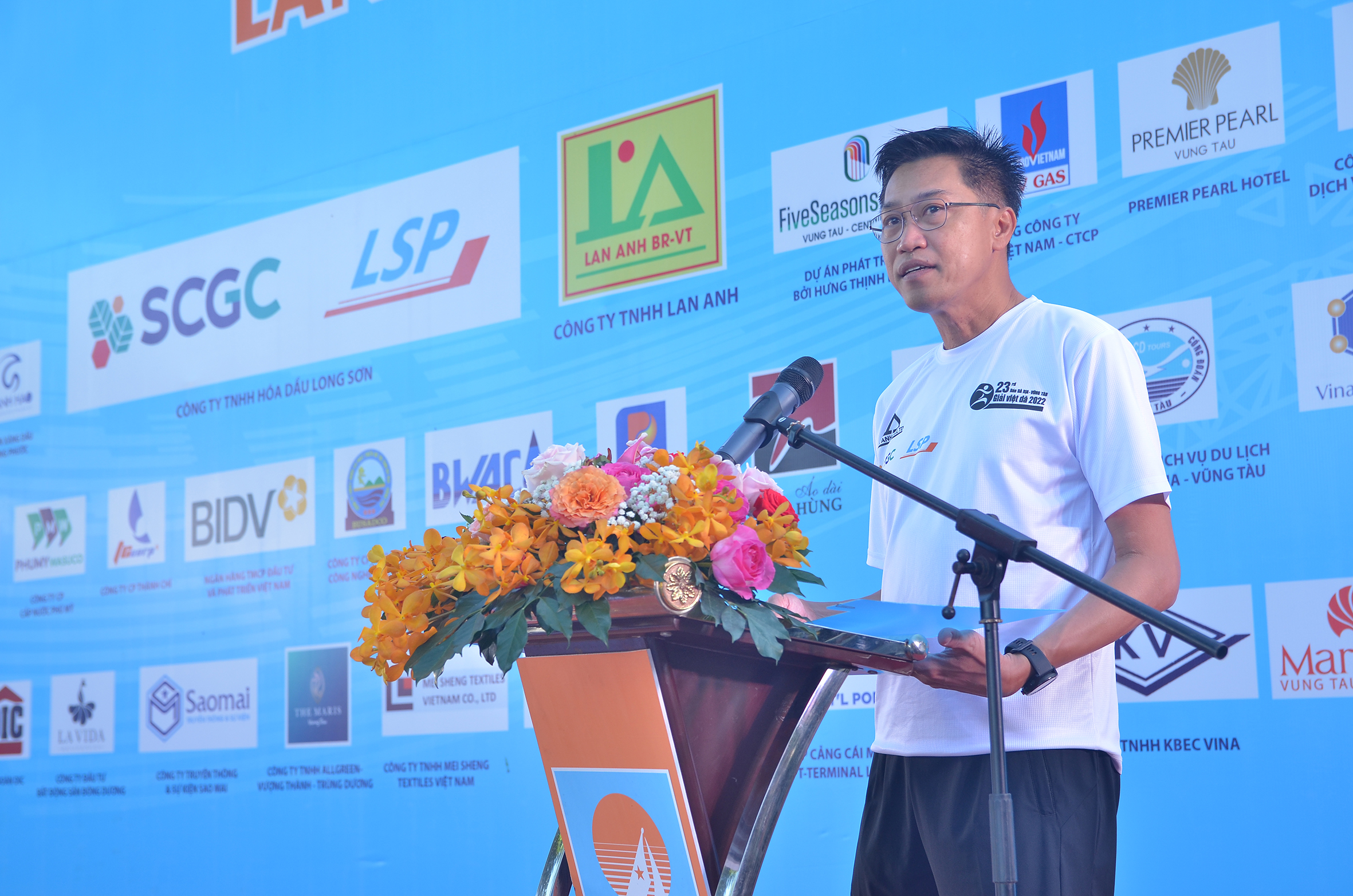 Ông Tharna Sanee, Tổng Giám đốc Công ty TNHH Hóa dầu Long Sơn (LSP) phát biểu tại lễ khai mạc.