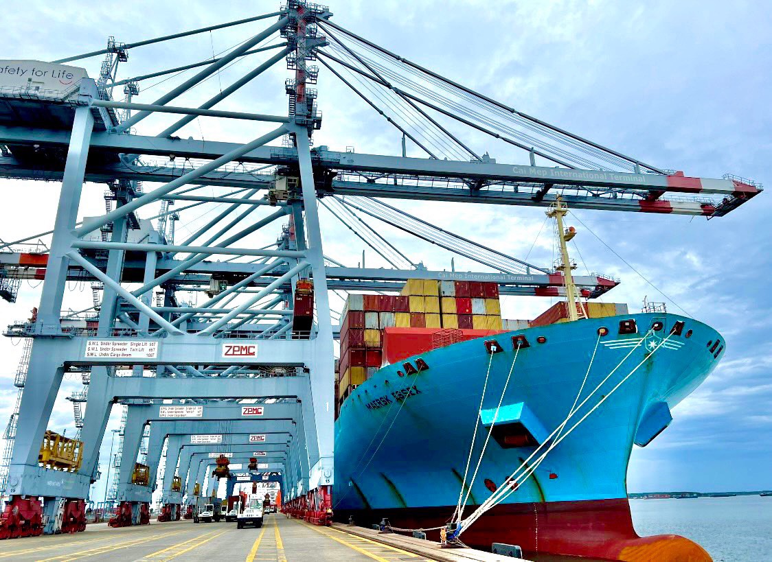 Tàu Maersk Essex cập CMIT xếp dỡ gần 13.900 TEU  hàng hóa.