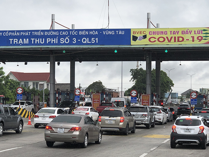 Lưu lượng phương tiện trên QL51 đoạn qua địa bàn TX. Phú Mỹ tăng cao, có ùn ứ nhưng không xảy ra kẹt xe dịp lễ 2/9.