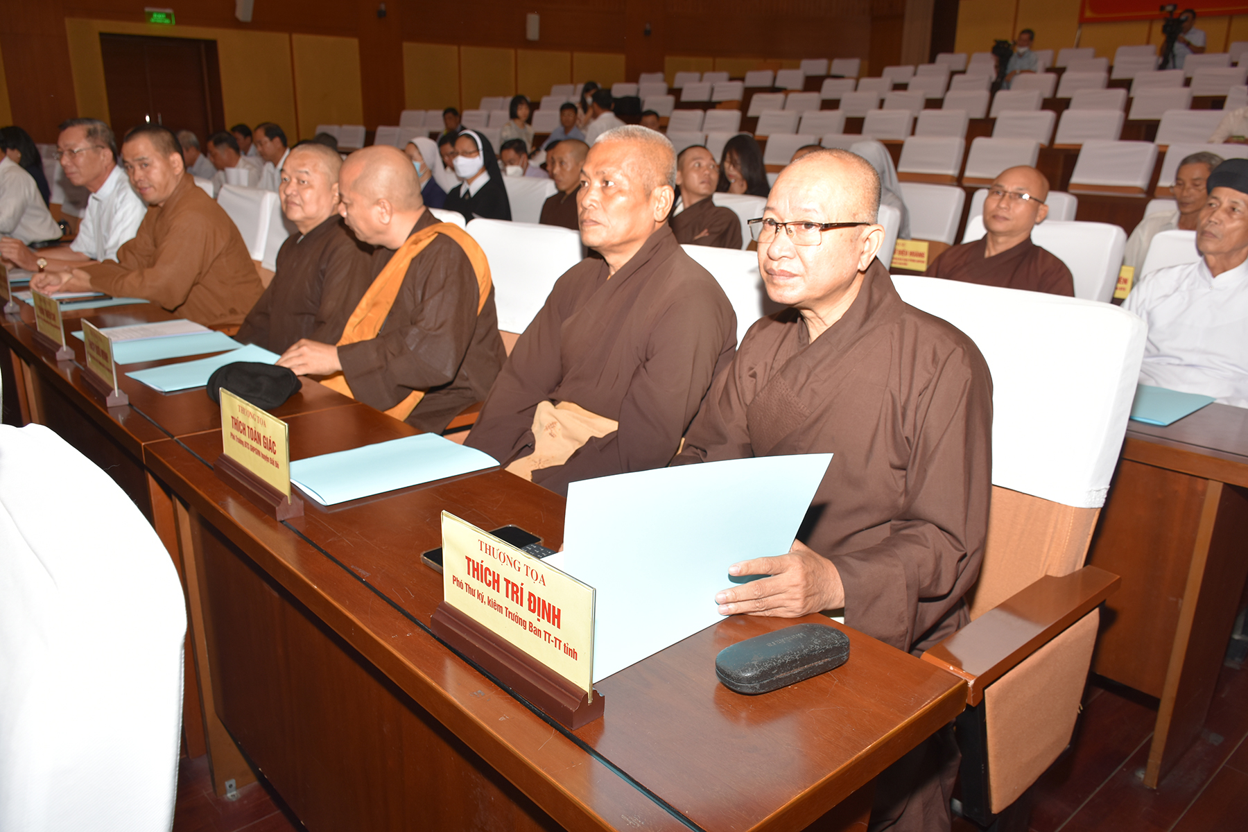 Các chức sắc tôn giáo tham dự hội nghị.