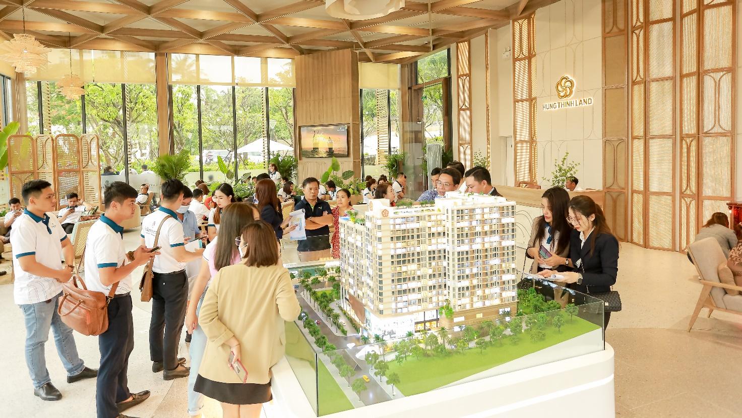 Nhiều khách hàng, nhà đầu tư đến tham quan căn hộ mẫu FiveSeasons Homes – Vung Tau Central Beach