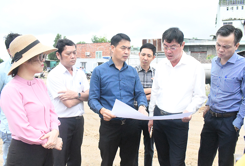 Đoàn khảo sát Thường trực Thành ủy Vũng Tàu do ông Trần Đình Khoa, Bí thư Thành ủy Vũng Tàu làm Trưởng đoàn đã khảo sát tiến độ dự án đầu tư công Trường TH phường 11 (TP. Vũng Tàu) chiều 7/9.