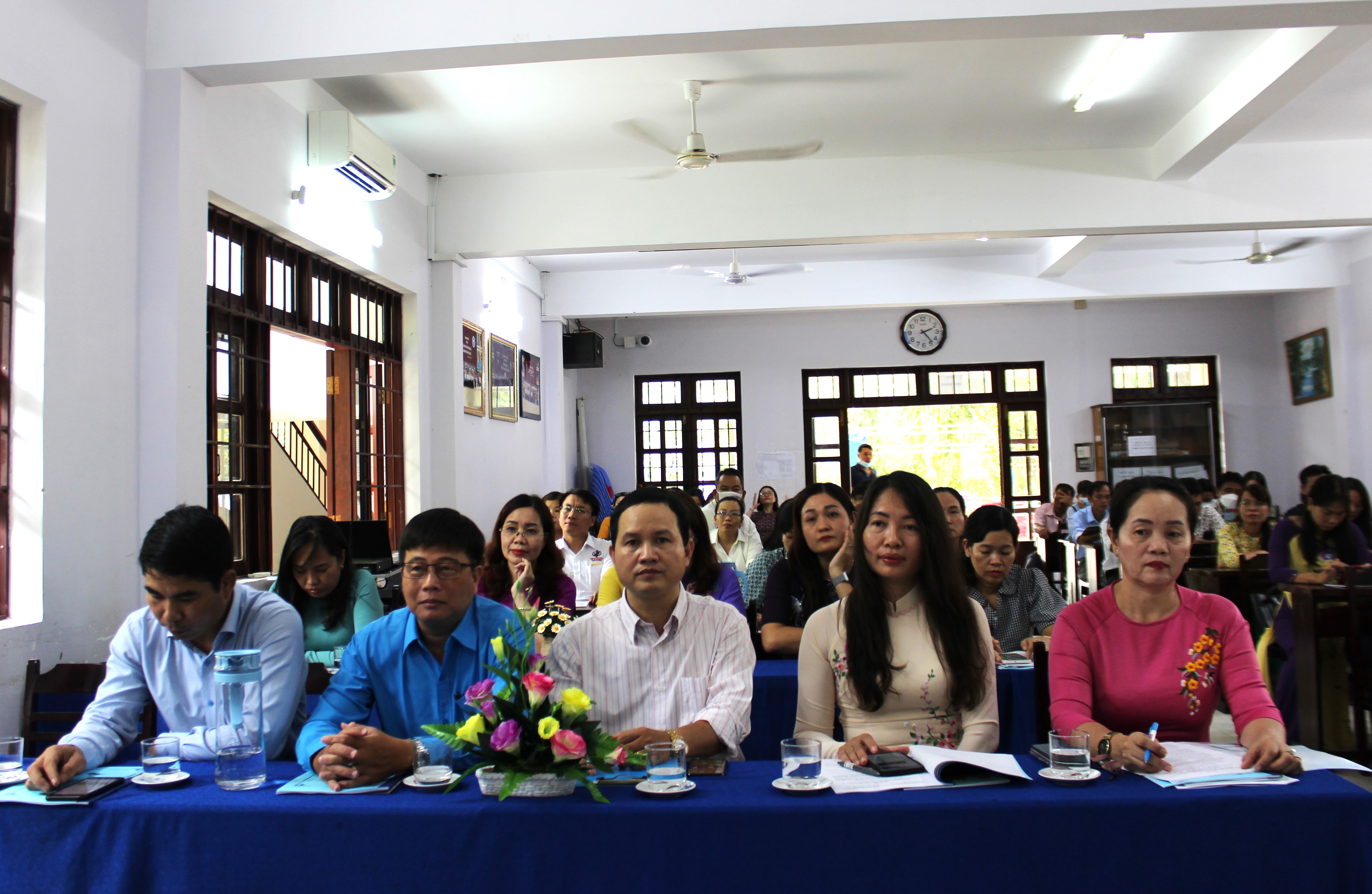 Các đại biểu dự hội nghị tổng kết hoạt động công đoàn năm học 2021-2022.