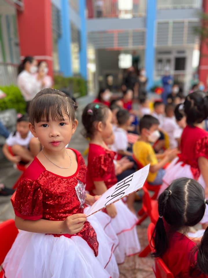 Kinh phí để hỗ trợ học phí cho trẻ MN 5 tuổi và HS THCS toàn tỉnh năm học này là khoảng 140 tỷ đồng. Trong ảnh: HS Trường MN Phường 10 (TP. Vũng Tàu) trong lễ khai giảng năm học mới 2022-2023.