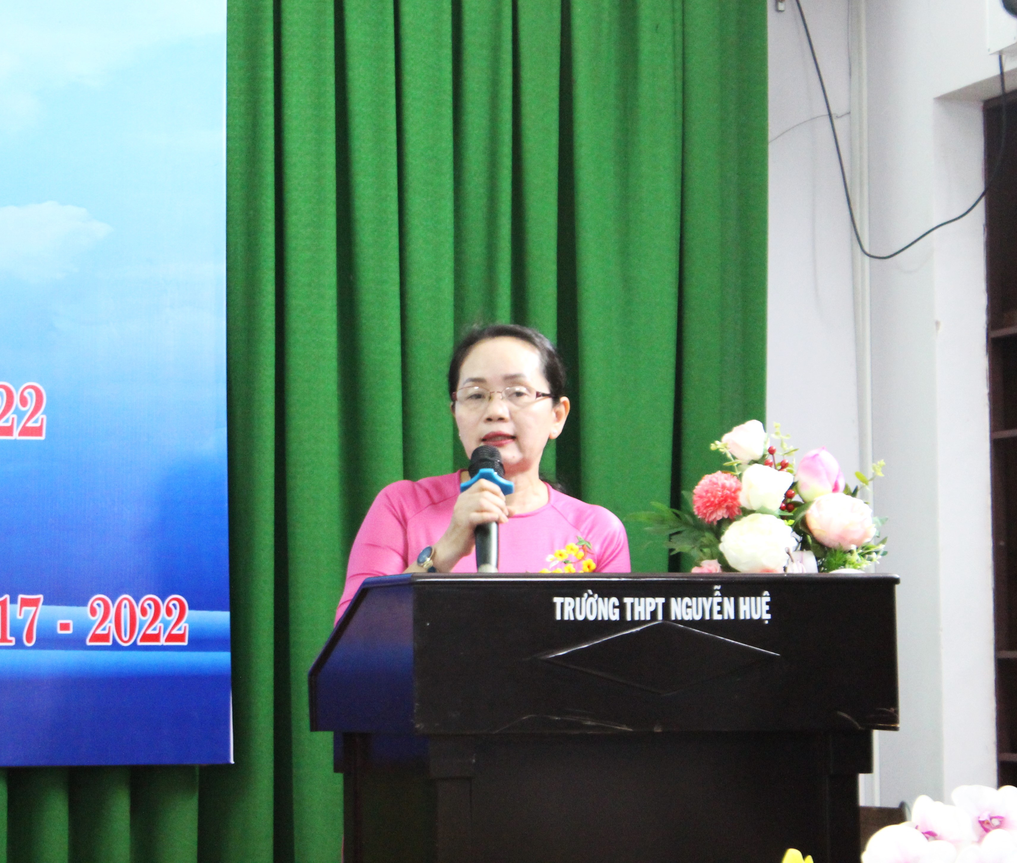 Bà Tạ Thị Hồng Hà, Phó Chủ tịch Thường trực Liên đoàn Lao động tỉnh ghi nhận, biểu dương những thành quả công đoàn ngành giáo dục tỉnh đạt được trong năm học nhiều khó khăn vừa qua.