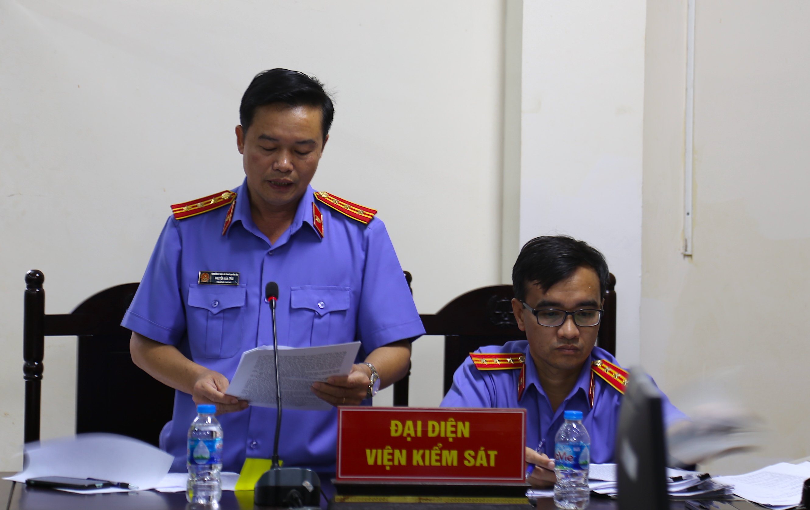 Đại diện Viện KSND tỉnh công bố cáo trạng vụ án.