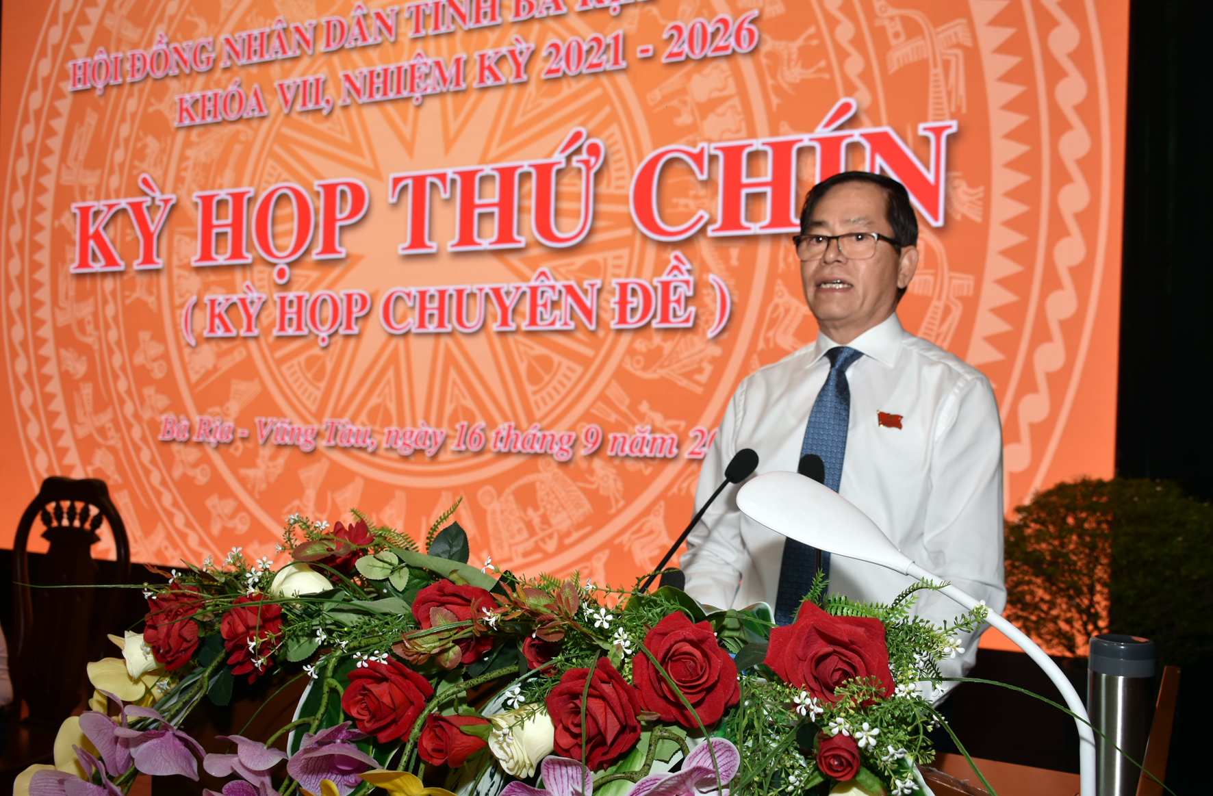 Ông Phạm Viết Thanh, Ủy viên Trung ương Đảng, Bí thư Tỉnh ủy, Chủ tịch HĐND tỉnh phát biểu bế mạc kỳ họp. Ảnh: PHÚC LƯU