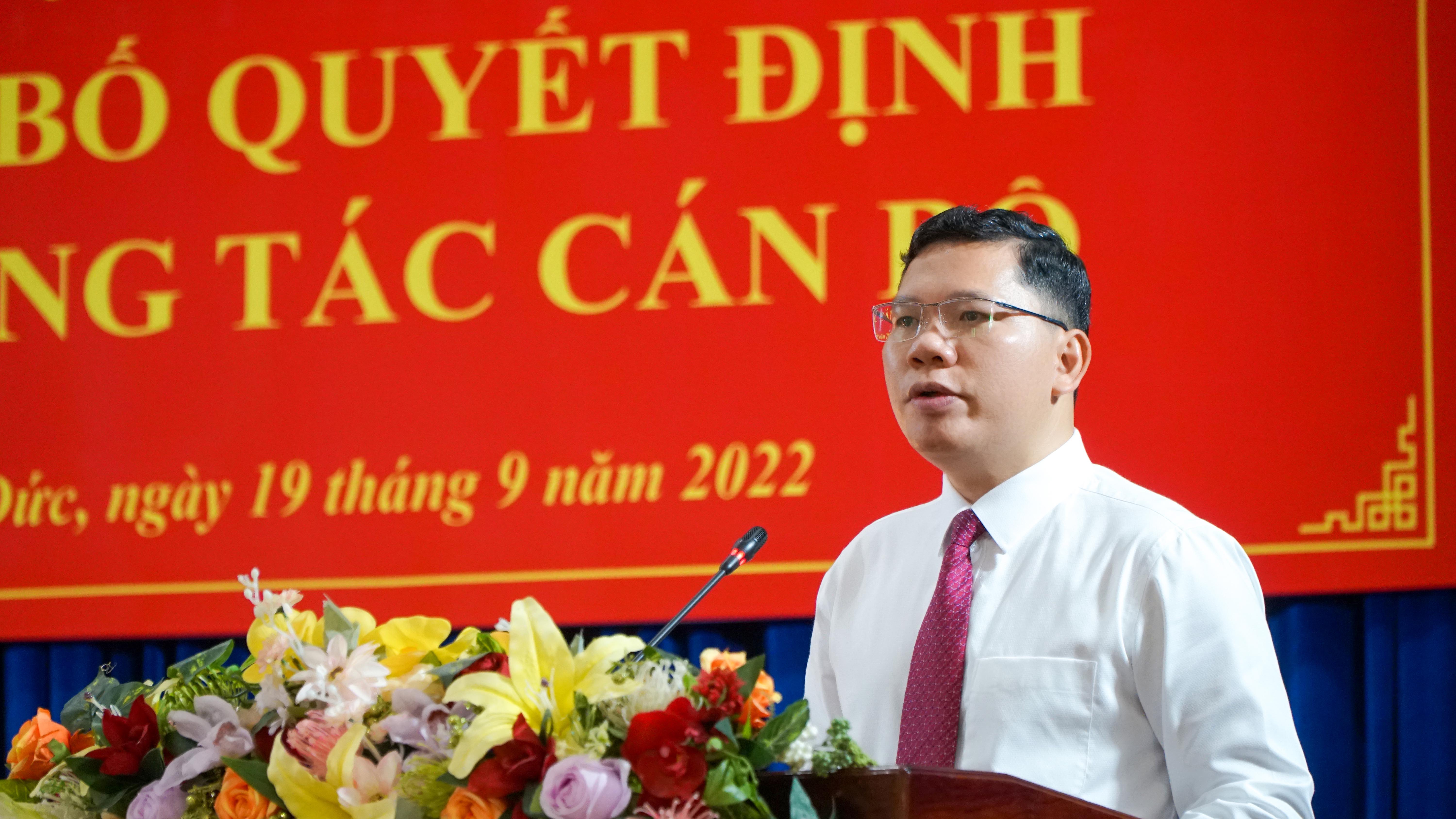 Ông Hoàng Nguyên Dinh, Bí thư Huyện ủy Châu Đức phát biểu nhận nhiệm vụ tại hội nghị.