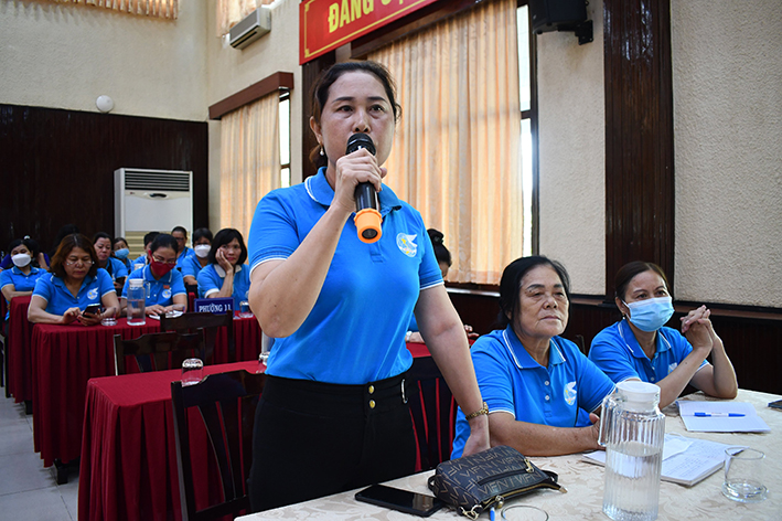 Đại diện cán bộ Hội LHPN phường 10, TP. Vũng Tàu phản ánh tình trạng tuyến đường Nguyễn Hữu Cảnh thường xuyên bị ngập, tù đọng nước, tiềm ẩn nguy cơ bùng phát dịch sốt xuất huyết.