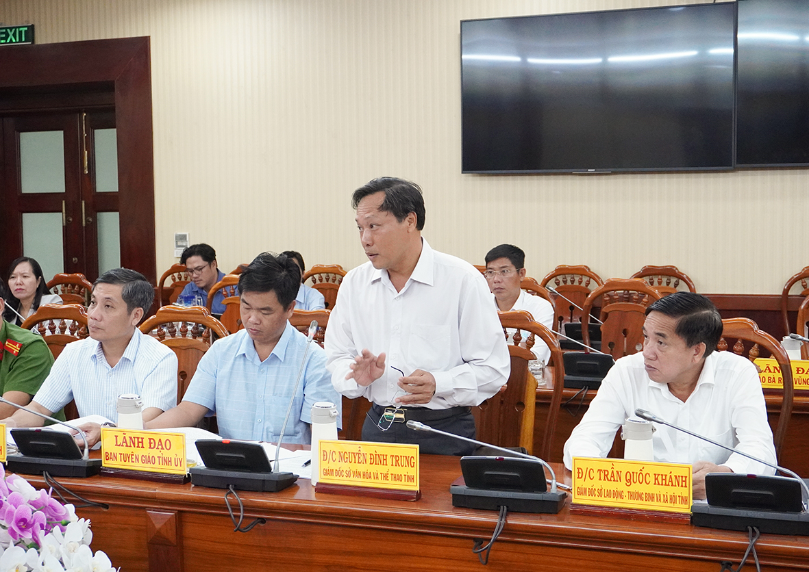 Ông Nguyễn Đình Trung, Giám đốc Sở VH-TT cho biết, đơn vị sẽ hết sức nỗ lực để tìm kiếm các thông tin, tư liệu, hiện vật về cán bộ, chiến sĩ, đồng bào con em miền Nam tập kết ra Bắc.