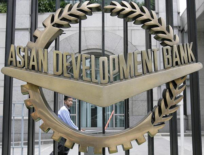 ADB đưa ra cảnh báo về “sóng gió toàn cầu” đối với sự phục hồi khi giá thực phẩm và nhiên liệu tăng cao.