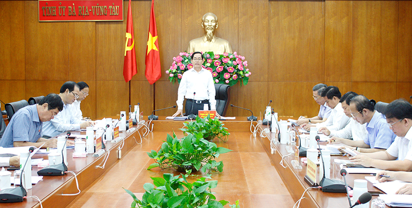 Ông Phạm Viết Thanh, Ủy viên Trung ương Đảng, Bí thư Tỉnh ủy phát biểu chỉ đạo tại cuộc họp.