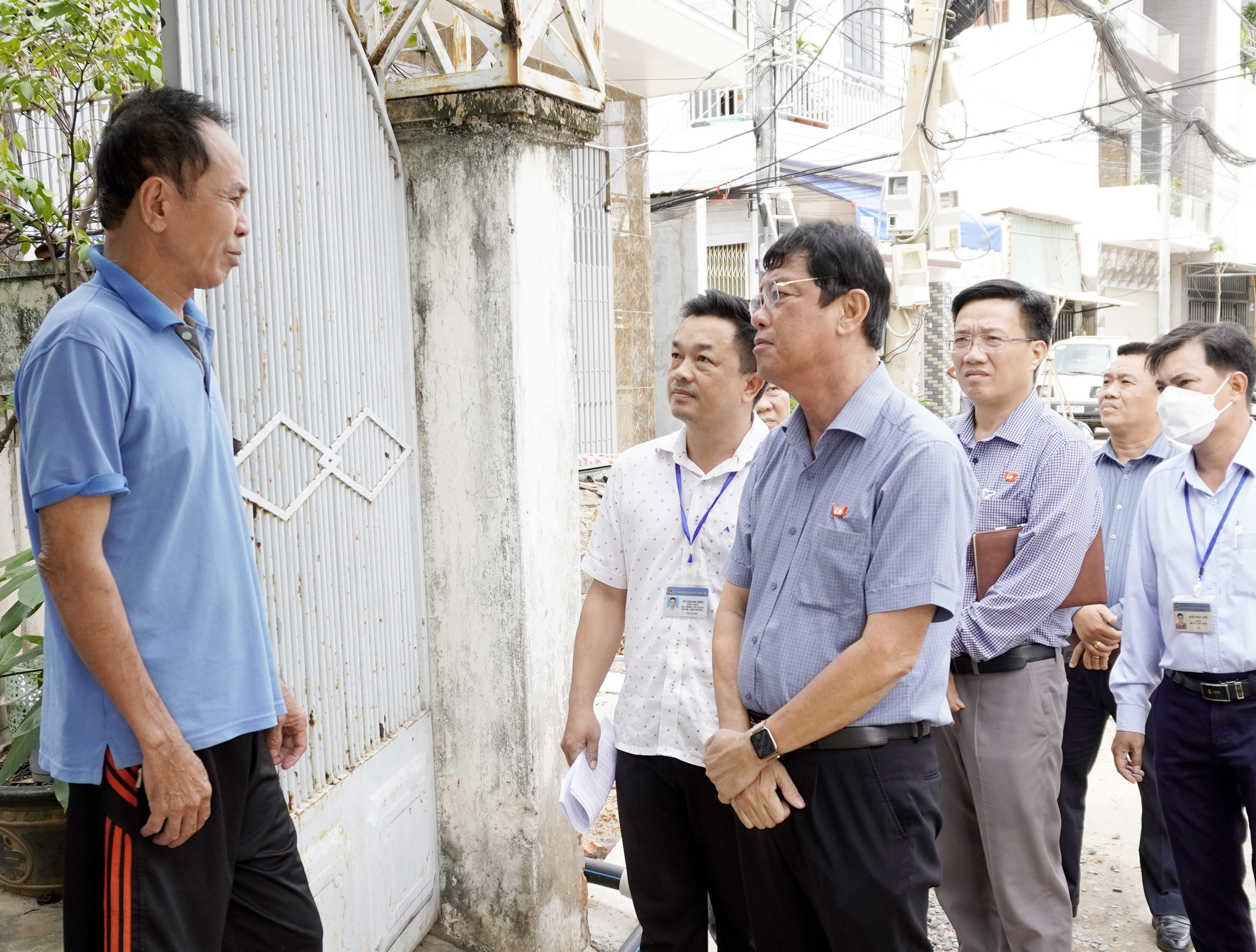 Lãnh đạo TP. Vũng Tàu gặp gỡ, trao đổi, lắng nghe tâm tư, nguyện vọng và những vướng mắc của người dân trong việc bàn giao mặt bằng.