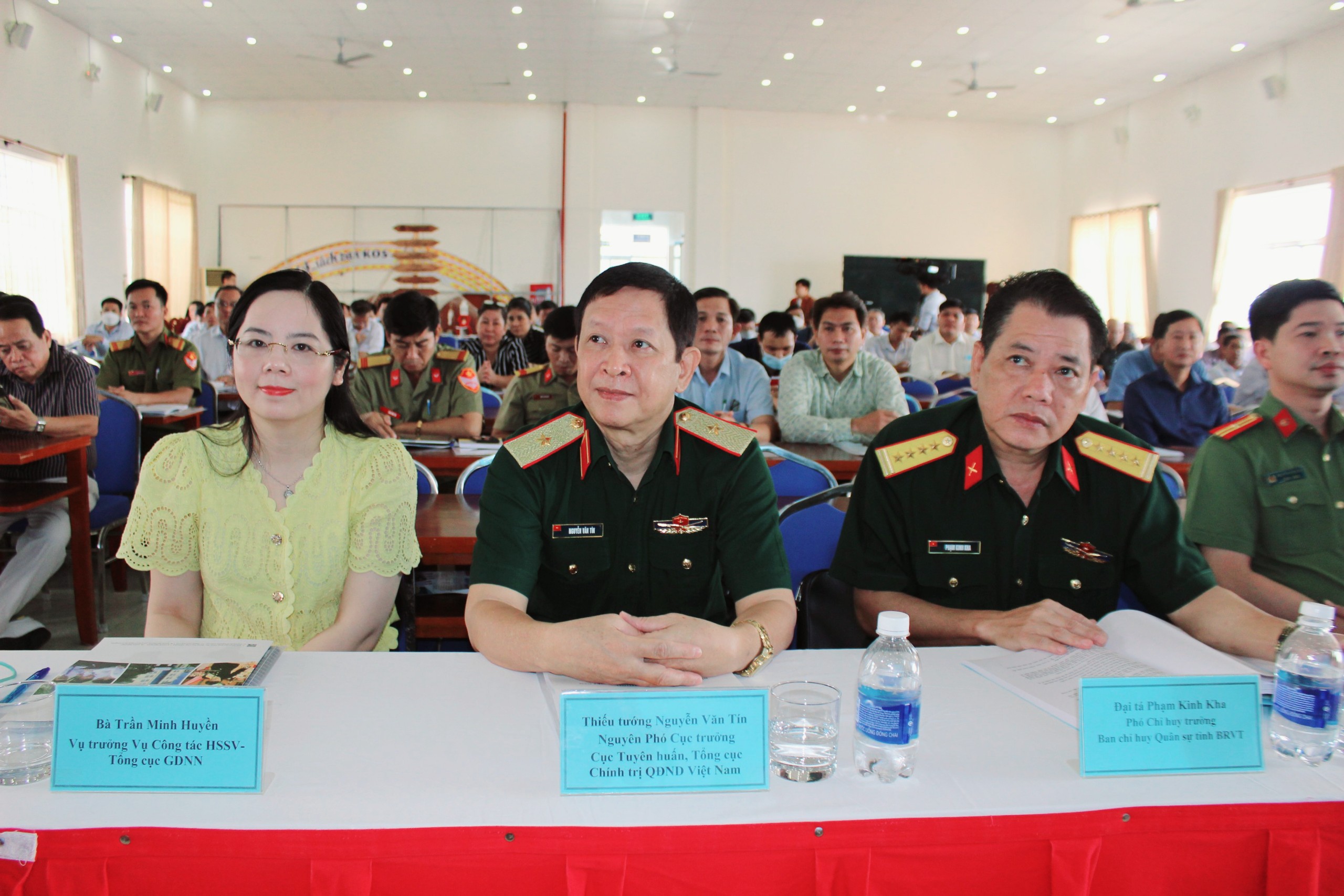Các đại biểu tham dự hội nghị tập huấn công tác giáo dục quốc phòng và an ninh do Tổng cục Giáo dục nghề nghiệp tổ chức.