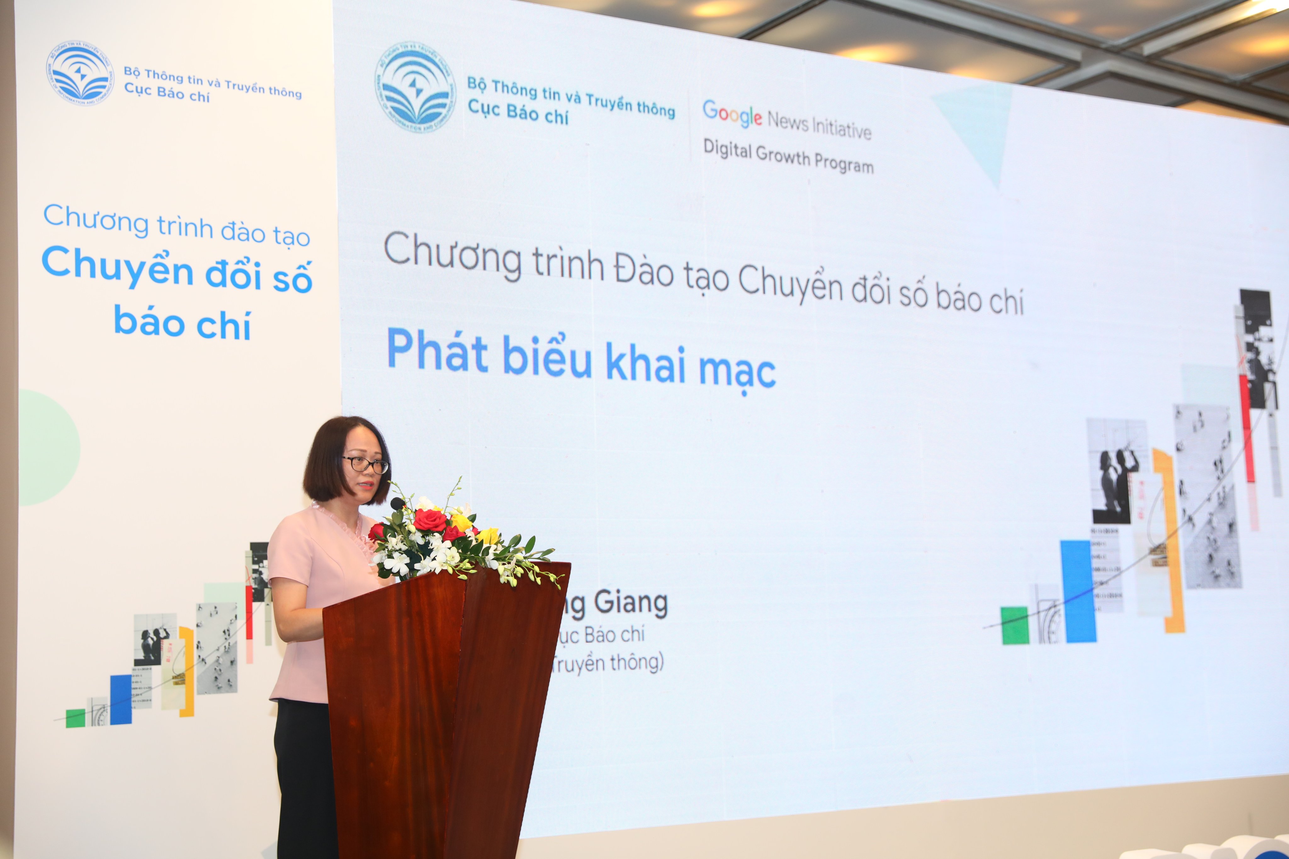 Bà Mai Hương Giang, Phó Cục trưởng Cục Báo chí phát biểu khai mạc lớp học.