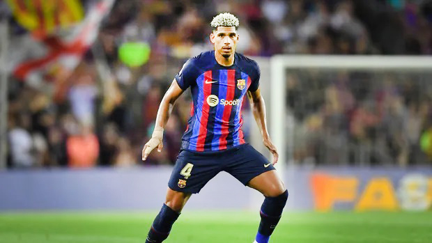 Araujo phải lên bàn mổ, nguy cơ lỡ World Cup.