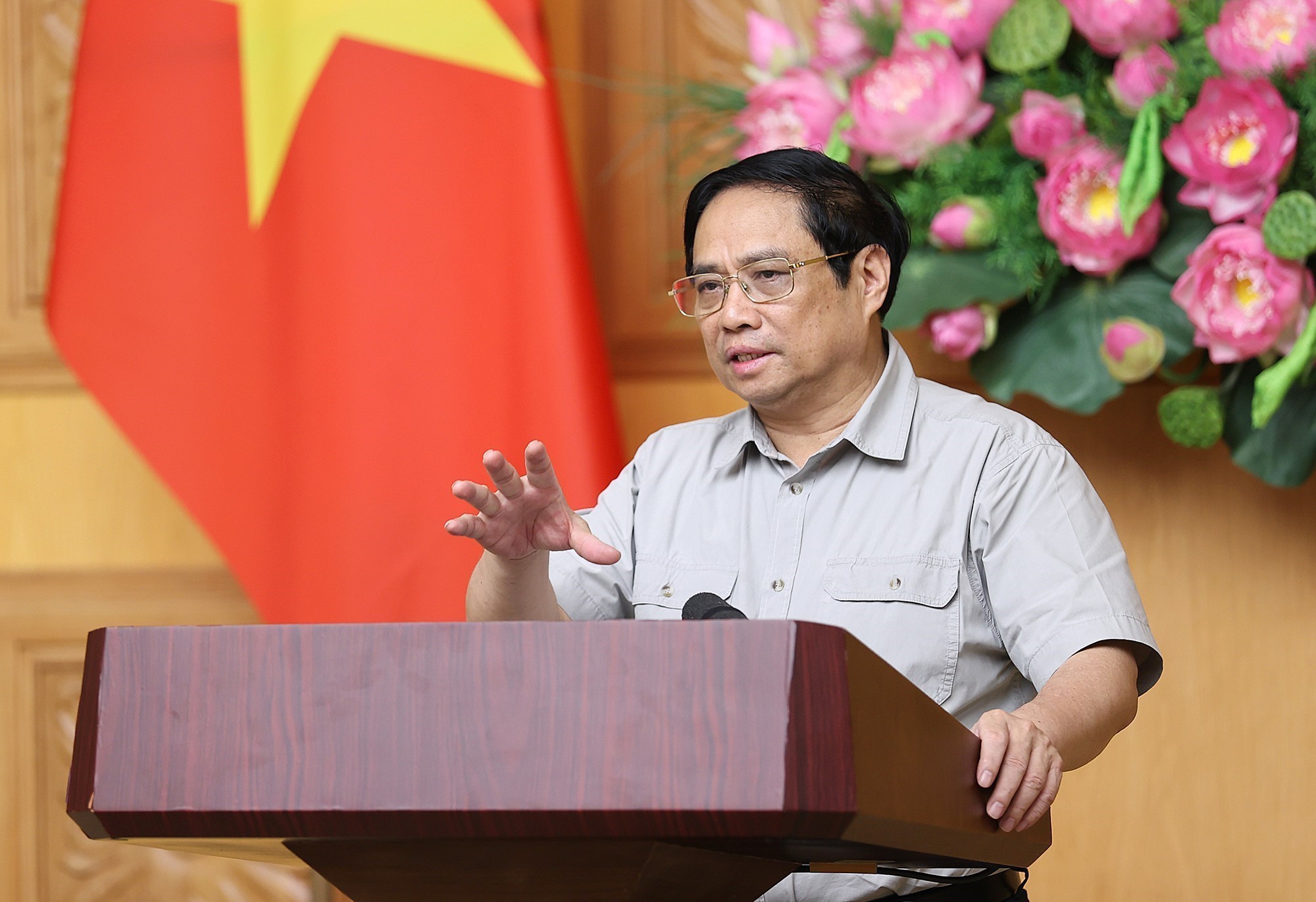 Thủ tướng Phạm Minh Chính yêu cầu đảm bảo an toàn tính mạng và tài sản cho người dân vùng bị ảnh hưởng do cơn bão số 4. Ảnh: DƯƠNG GIANG