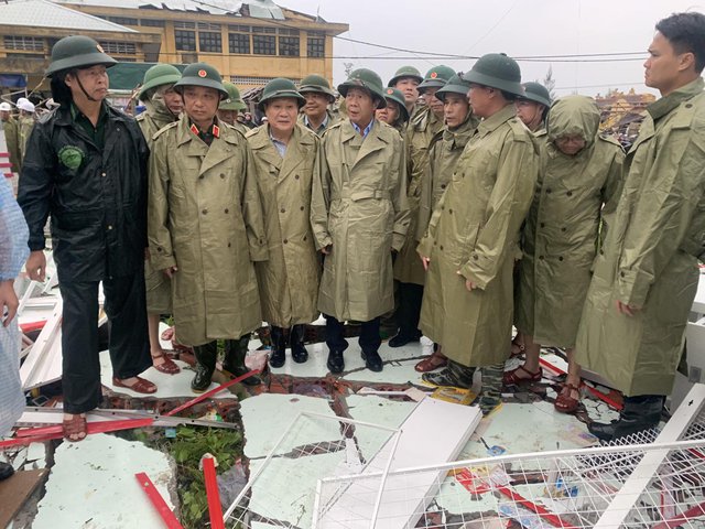 Phó Thủ tướng Lê Văn Thành của Đoàn công tác kiểm tra chợ cửa Việt. Ảnh VGP/Đức Tuân