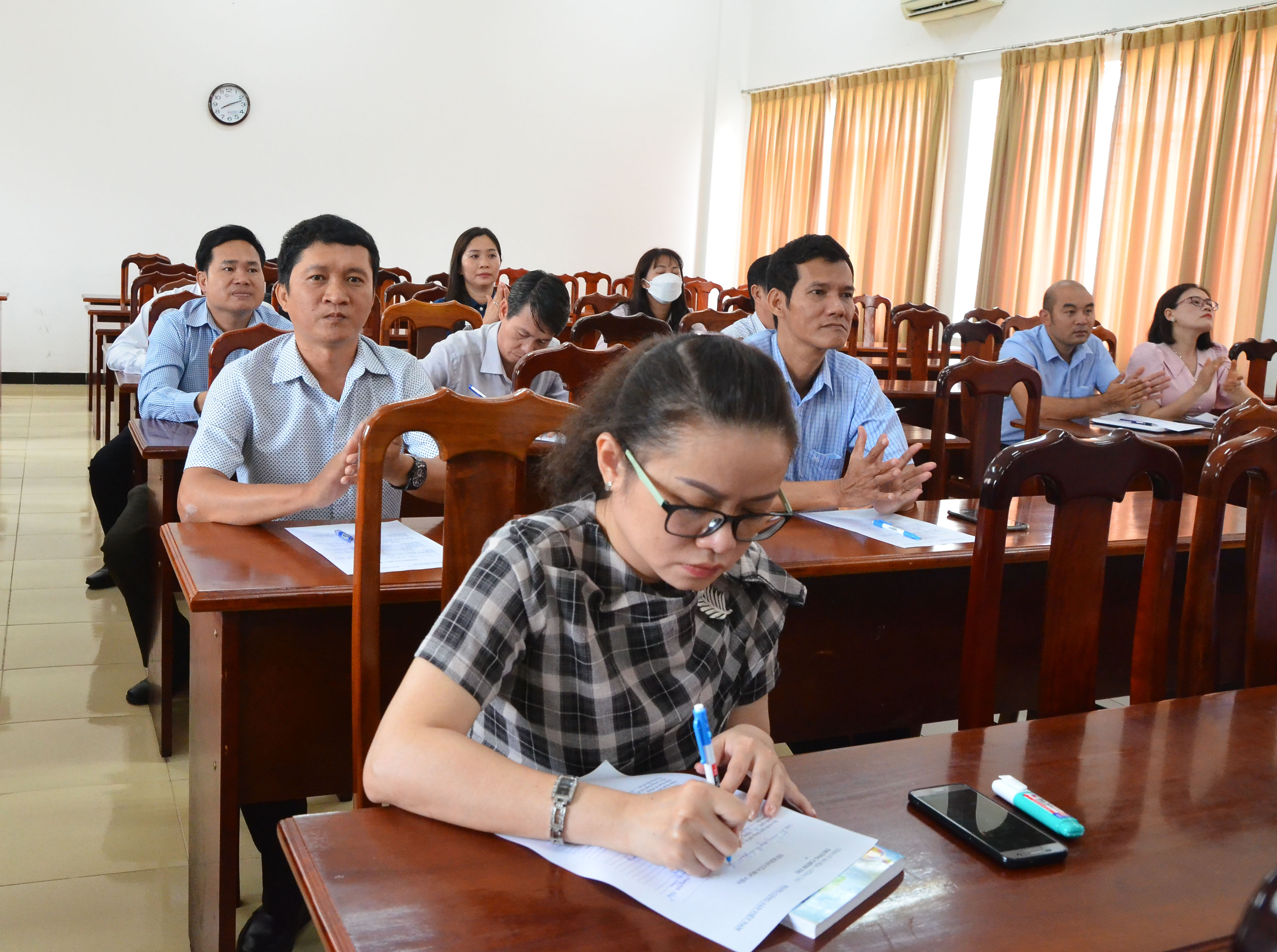 Các học viên dự lớp bồi dưỡng.