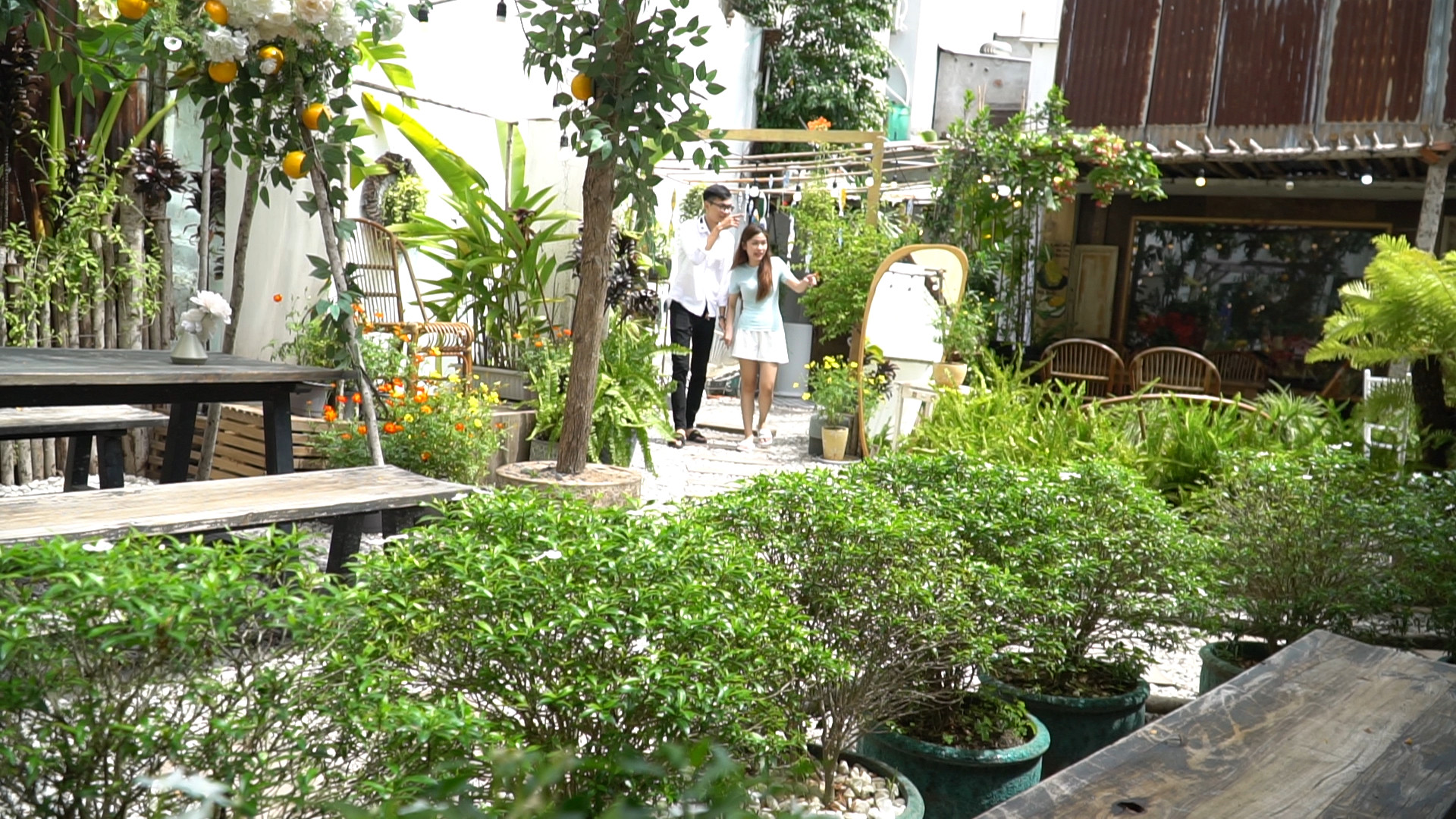 Không gian thơ mộng ở quán Trà và hoa.