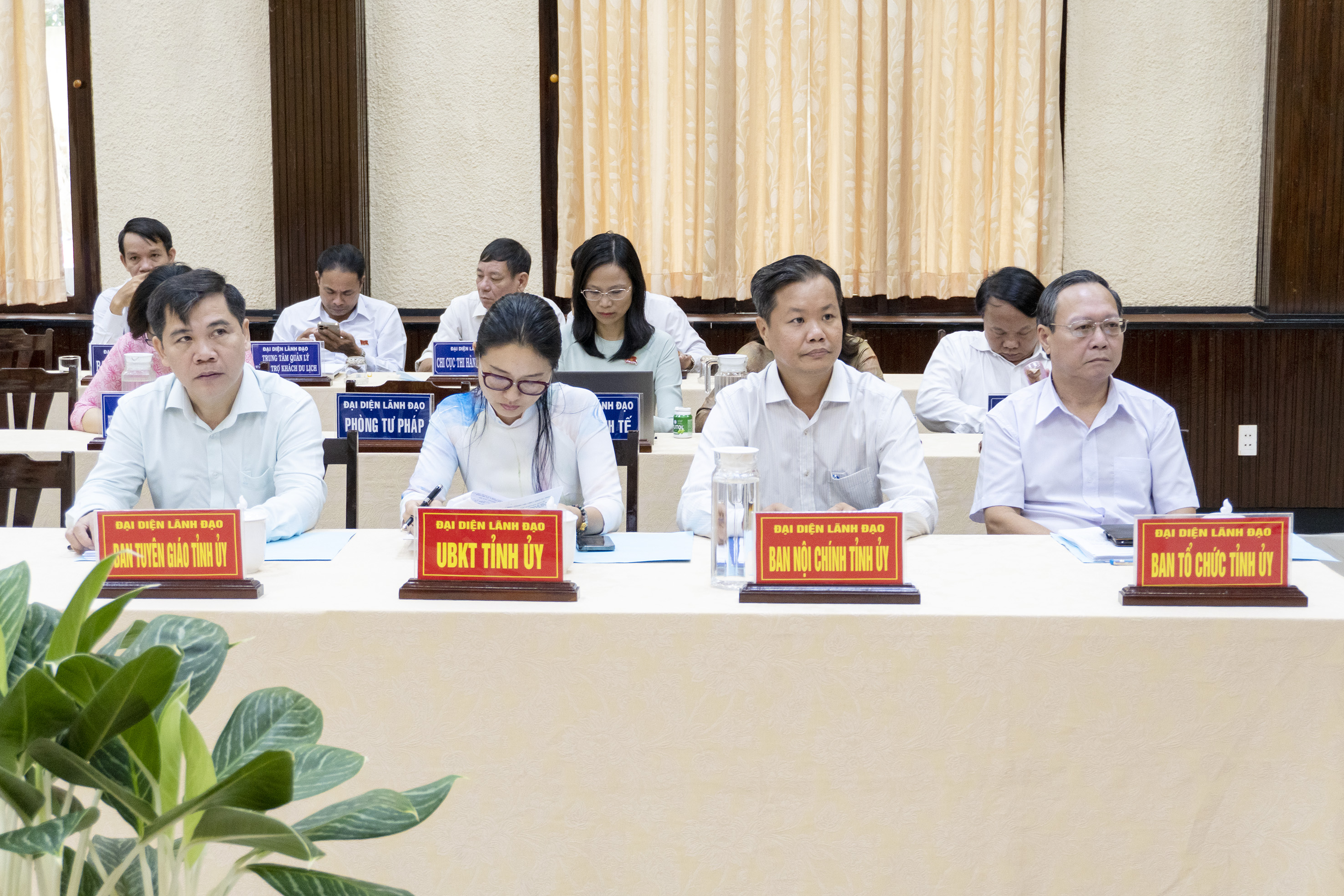 Đại diện lãnh đạo các Ban của Tỉnh ủy tham dự hội nghị.
