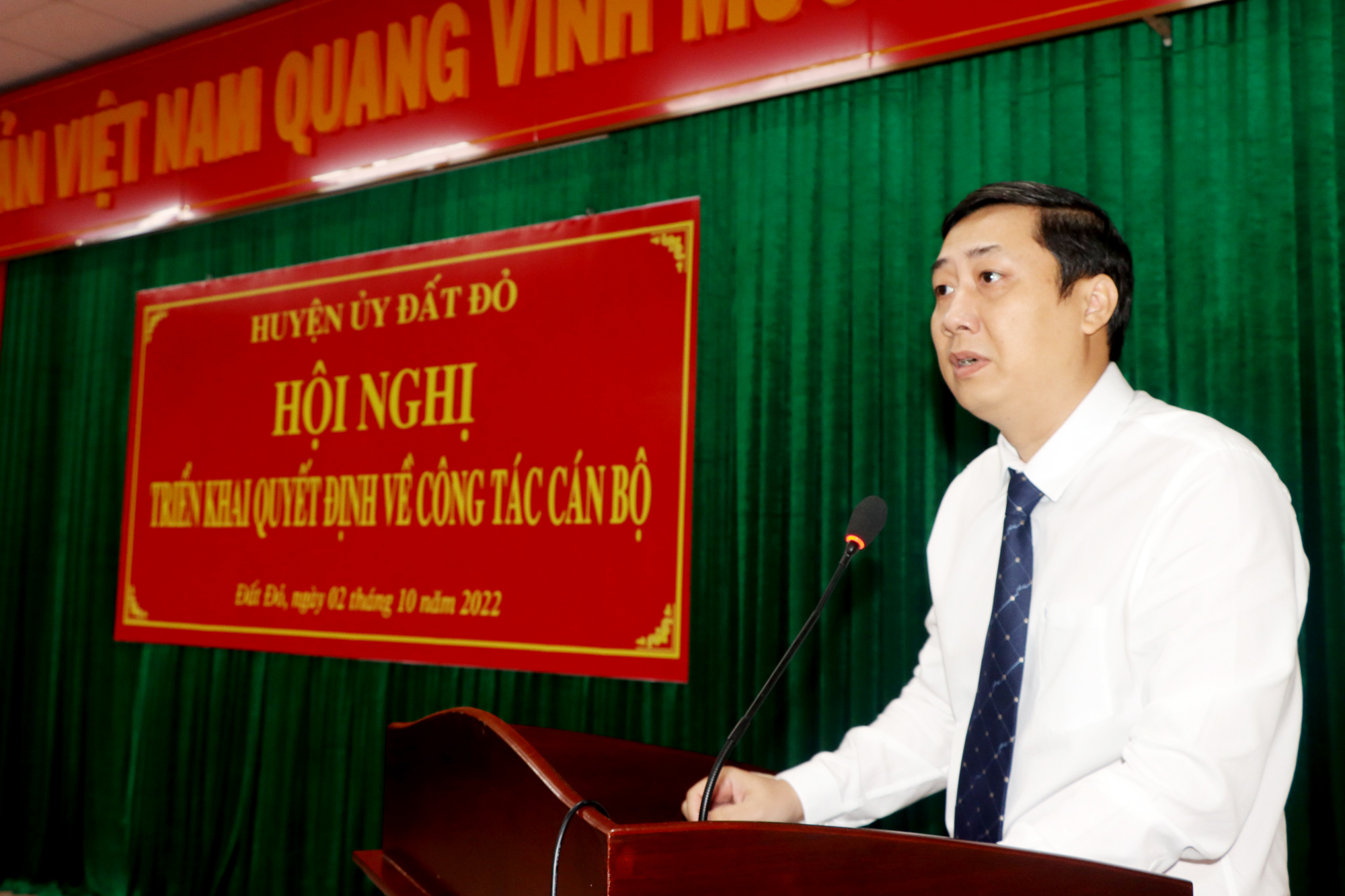 Ông Nguyễn Công Danh, Bí thư Huyện ủy Đất Đỏ phát biểu nhận nhiệm vụ. Ảnh: TUẤN VŨ