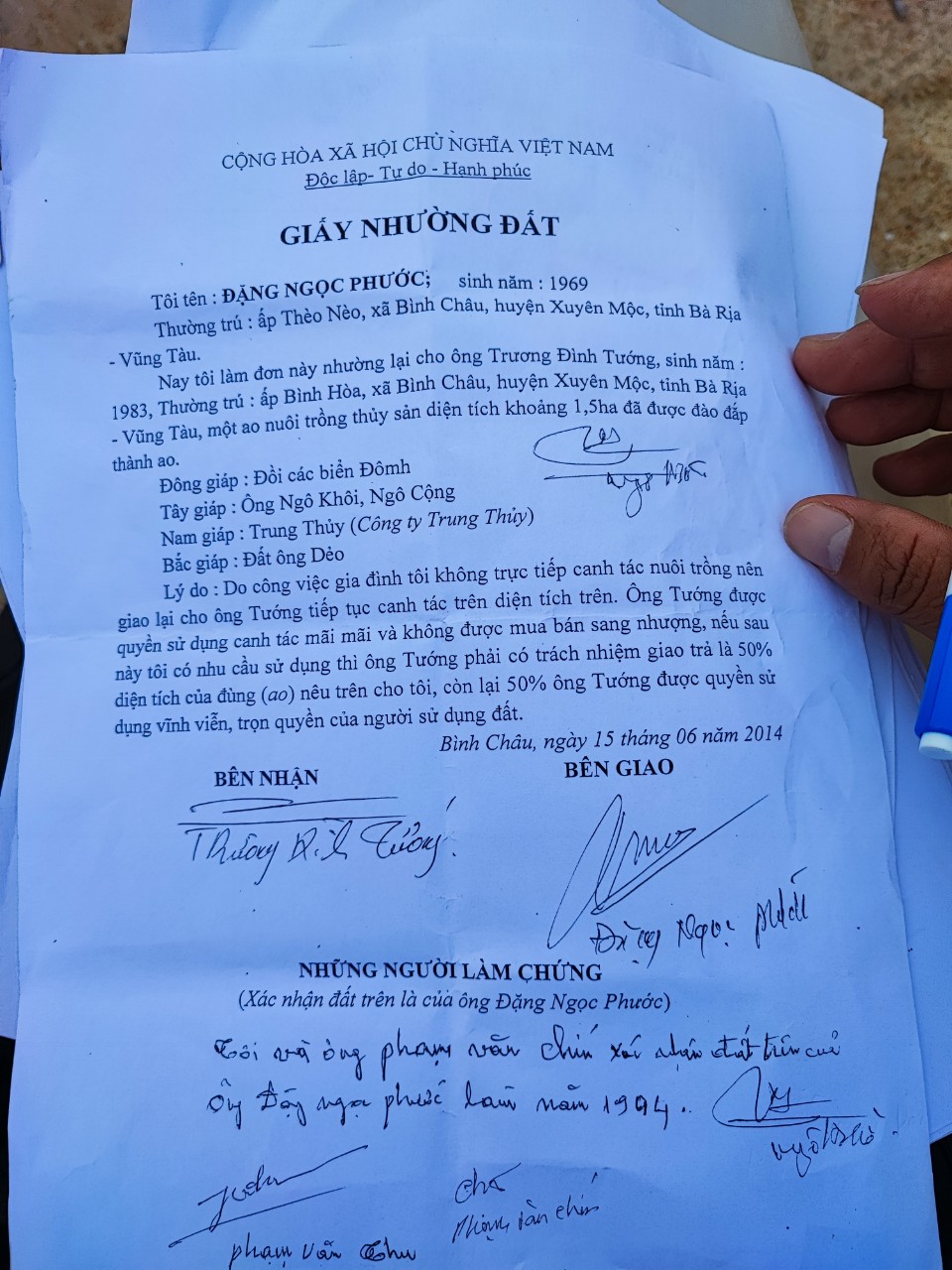 Tờ “giấy nhường đất” giữa ông Tướng và ông Phước viết vào năm 2014.
