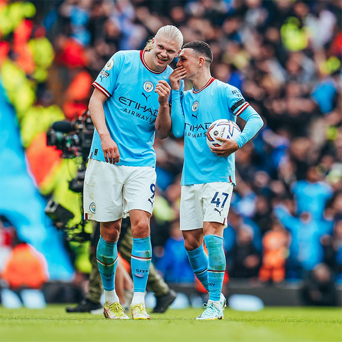 Haaland và Foden giúp Man City phủ xanh thành Manchester.
