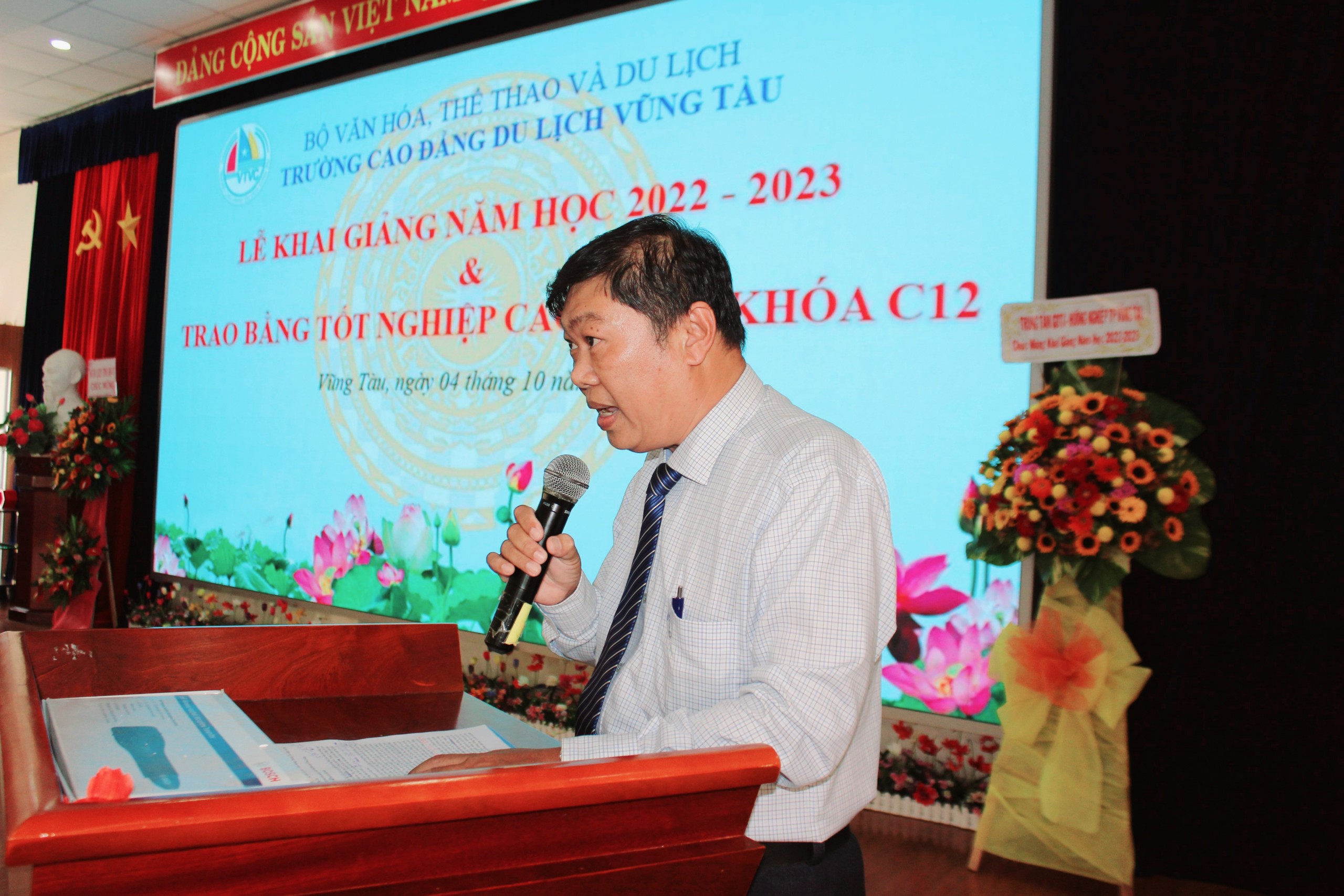 Ông Đỗ Phước Trung, Phó Giám đốc Sở Du lịch ghi nhận những kết quả Trường Cao đẳng Du lịch đã đạt được trong thời gian qua.