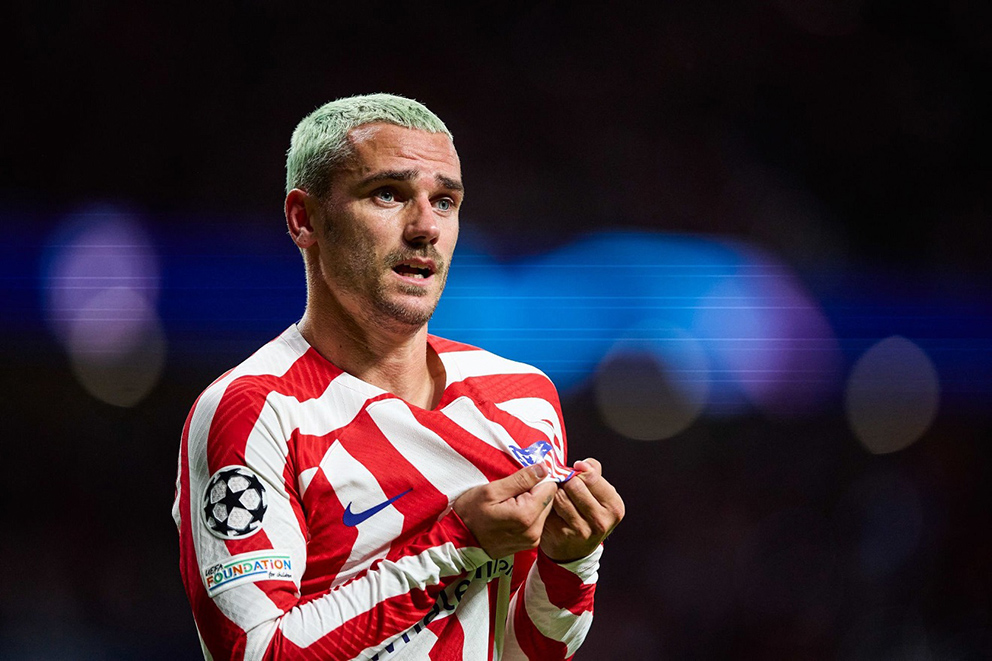 Barcelona hạ nửa giá để bán Griezmann cho Atletico.