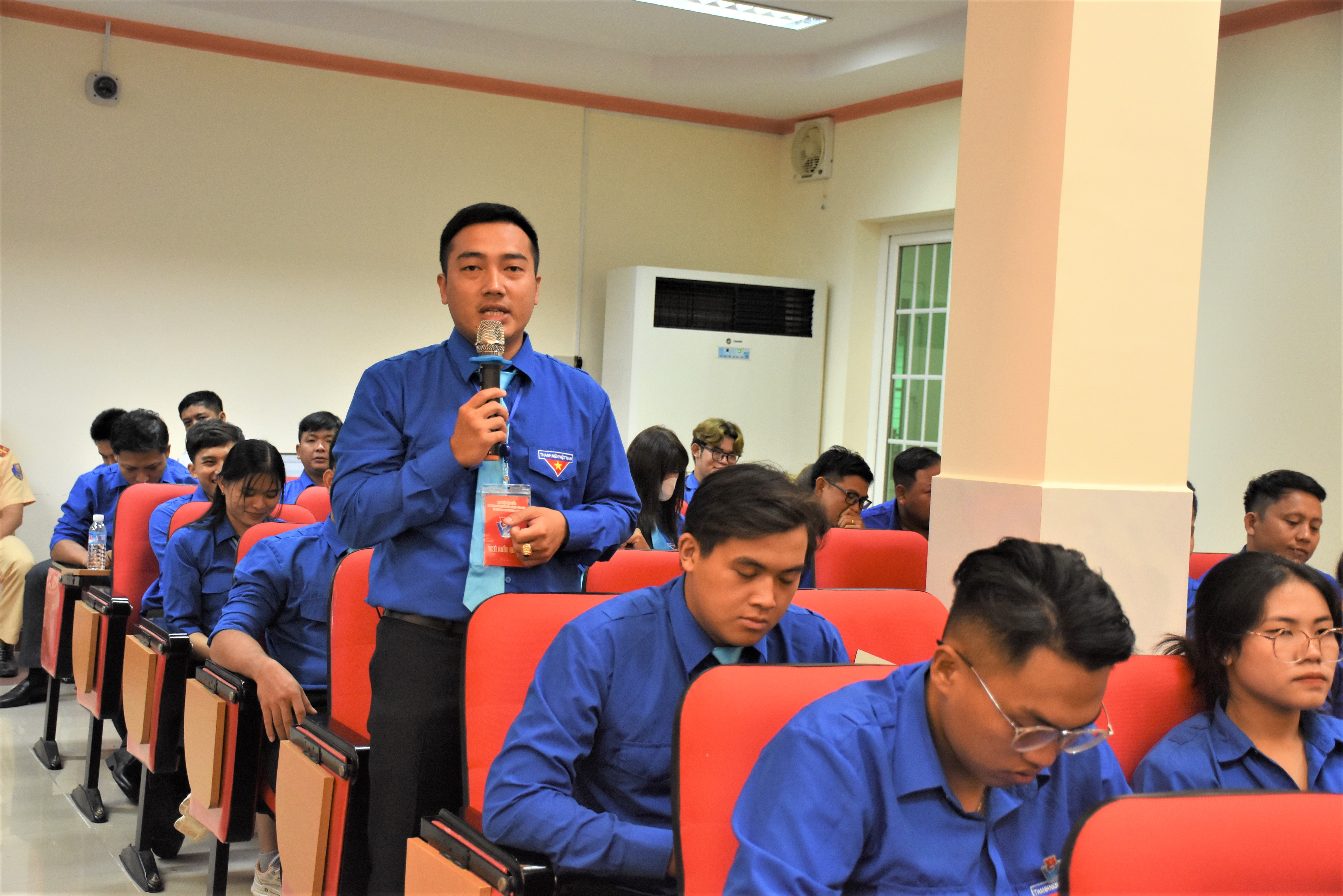 ĐVTN tham gia đóng góp ý kiến tại diễn đàn.