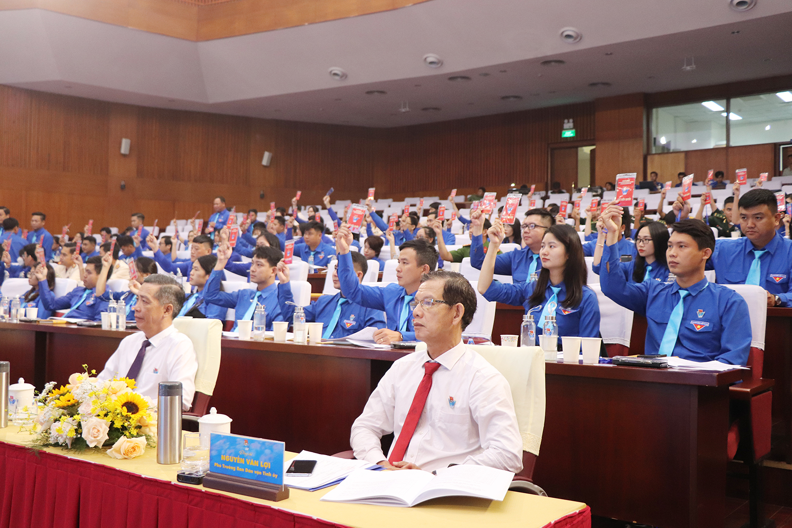 Các ông: Lưu Tài Đoàn, Ủy viên Ban Thường vụ Tỉnh ủy, Trưởng Ban Tổ chức Tỉnh ủy; Nguyễn Văn Lợi, Phó Ban Dân vận Tỉnh ủy tham dự Đại hội.