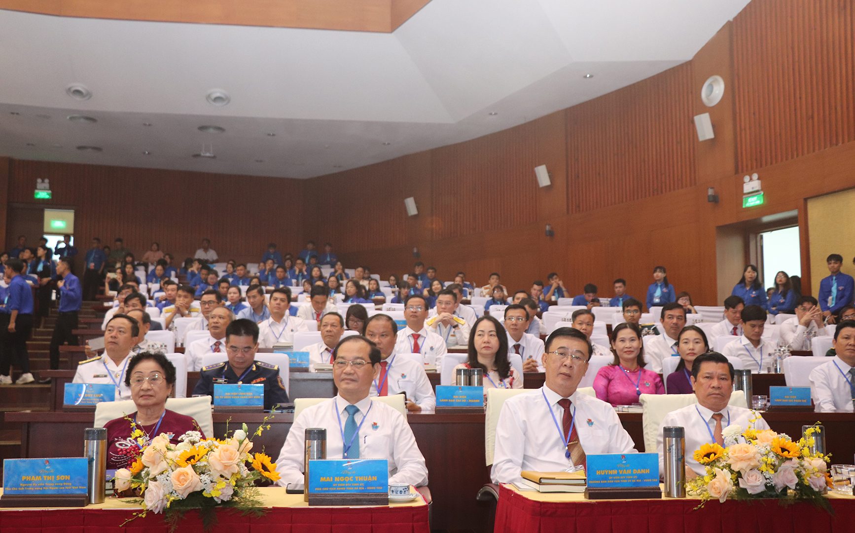 Các ông, bà là lãnh đạo tỉnh, nguyên lãnh đạo tỉnh tham dự Đại hội.