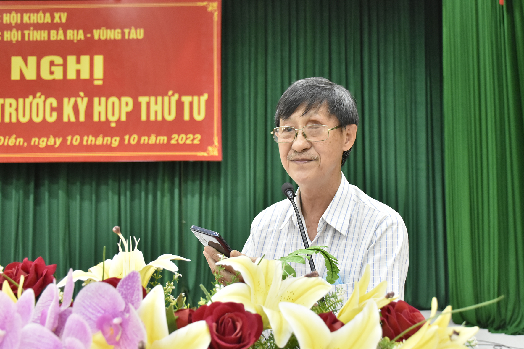 Cử tri Ngô Lương Kim đề nghị Chính phủ và các bộ ngành tiếp tục rà soát, gỡ điểm nghẽn thúc đẩy giải ngân vốn đầu tư công các dự án trọng điểm.