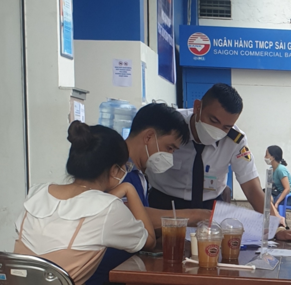 Phòng giao dịch SCB đường Lê Lợi (TP. Vũng Tàu) bố trí thêm bàn để tiếp nhận và giải đáp thắc mắc cho khách hàng.