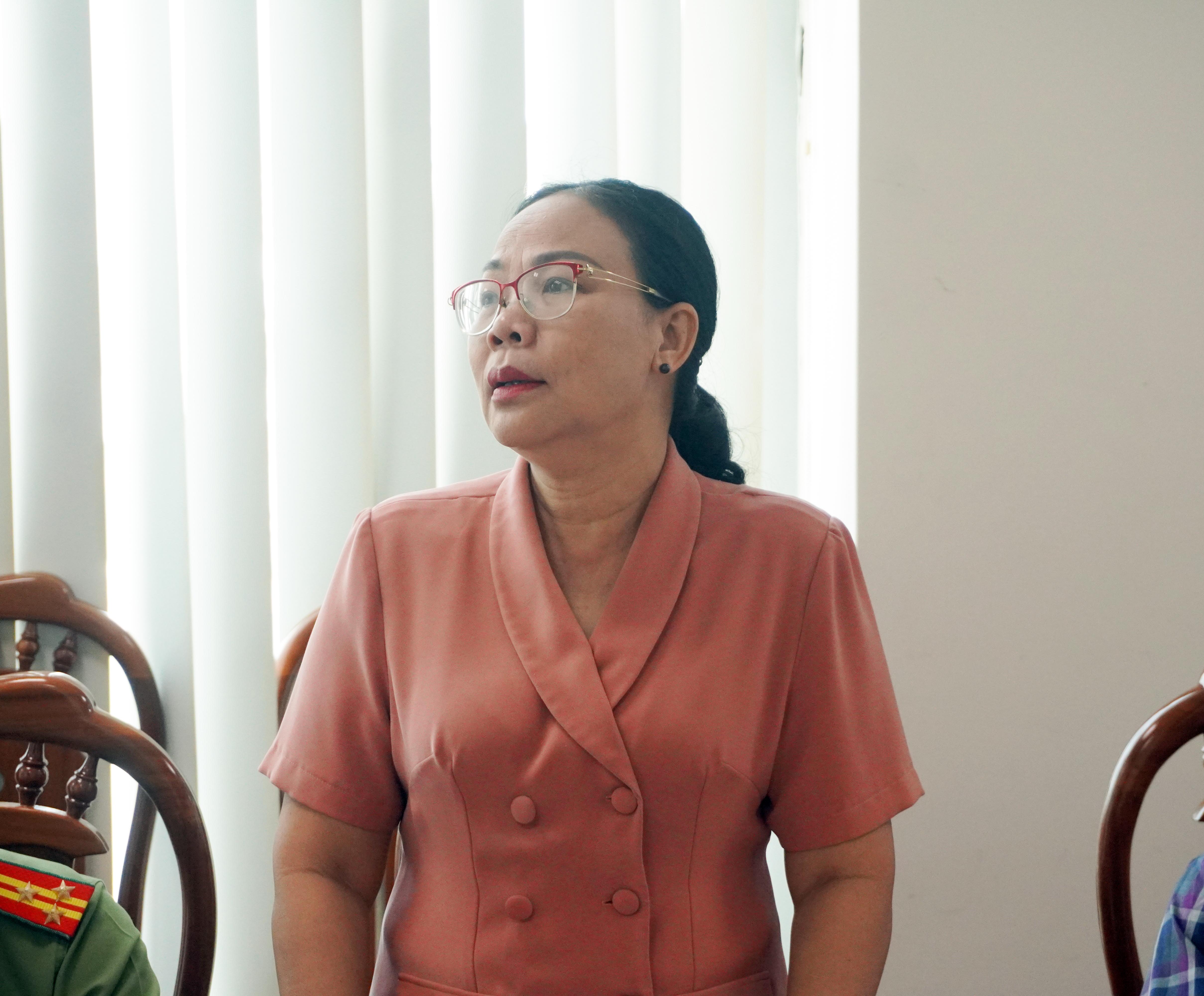 Bà Nguyễn Thị Thu Hương, Phó Chủ tịch UBND TP. Vũng Tàu góp ý về địa điểm cụ thể tổ chức và phối cảnh các gian hàng và sân khấu lễ khai mạc Lễ hội.