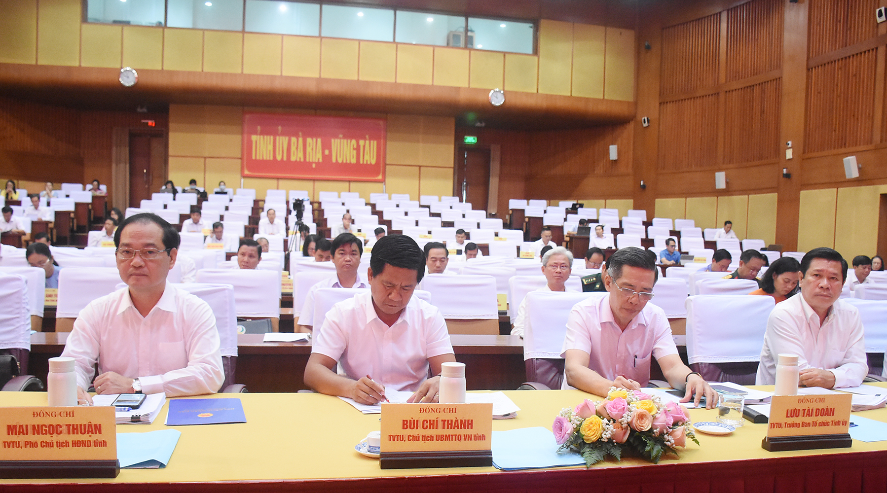 Các đại biểu tham dự hội nghị