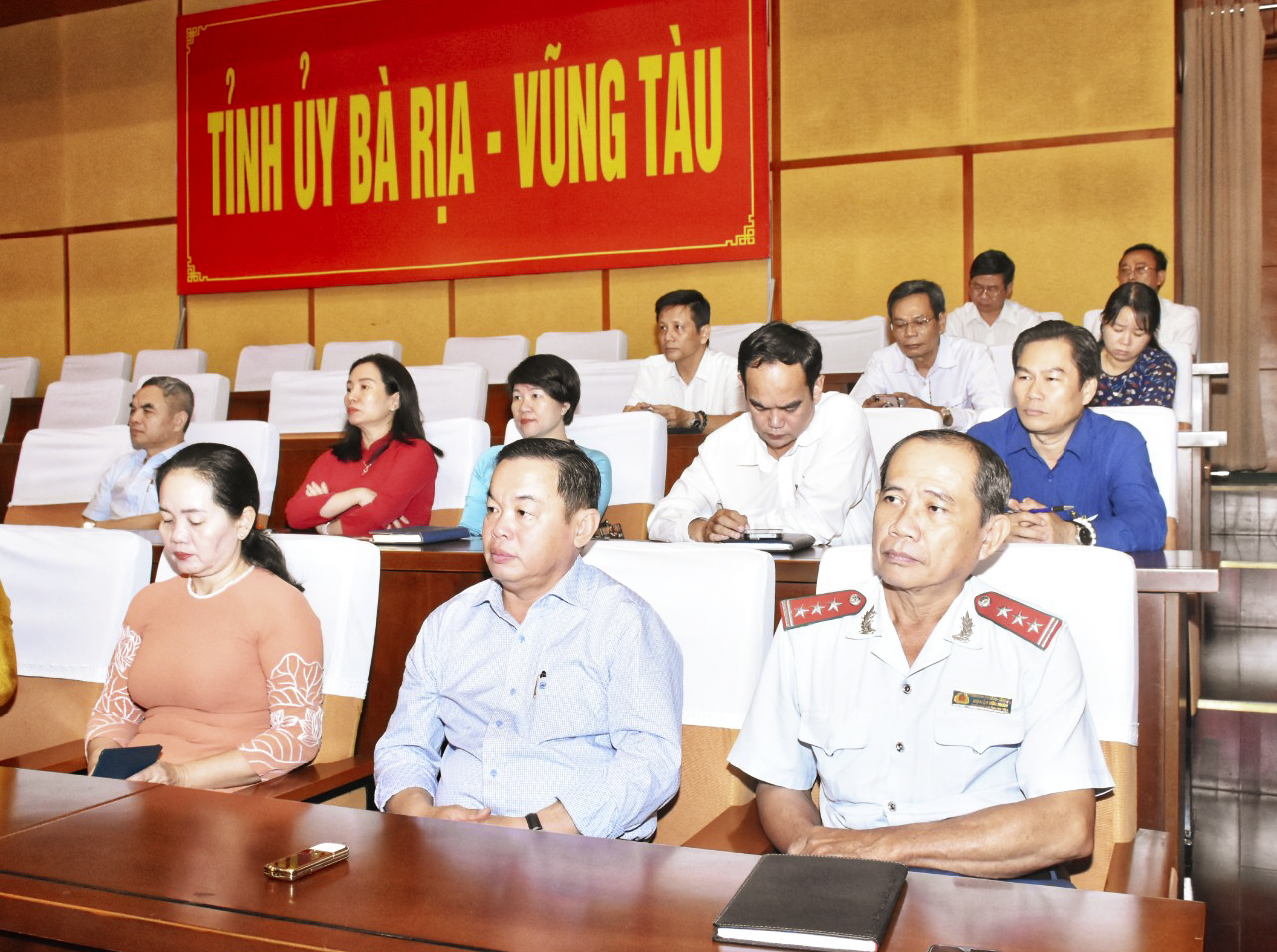 Các đại biểu dự hội nghị.