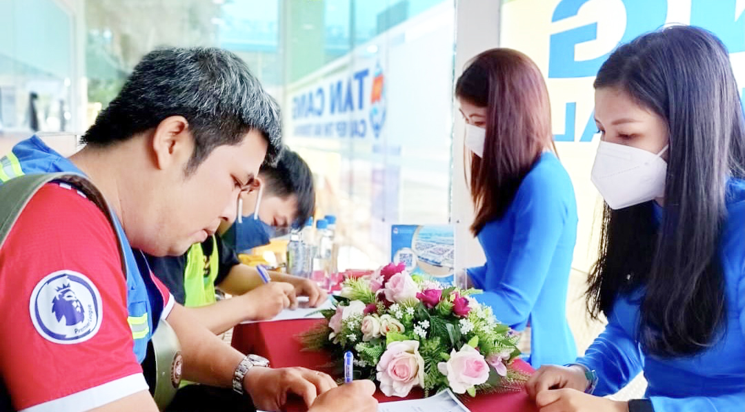 Khách hàng tham gia đánh giá chất lượng dịch vụ năm 2022 tại cảng TCTT