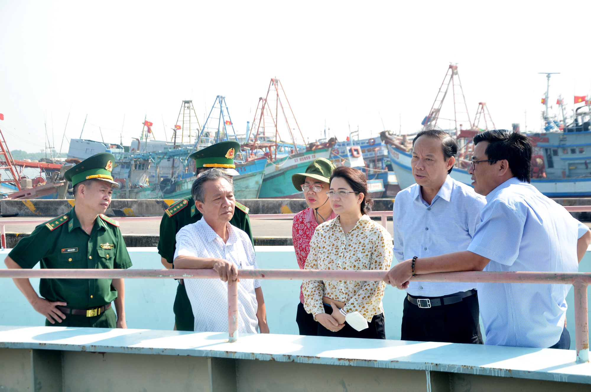 Ông Nguyễn Văn Thọ, Chủ tịch UBND tỉnh khảo sát tại cảng Cát Lở.